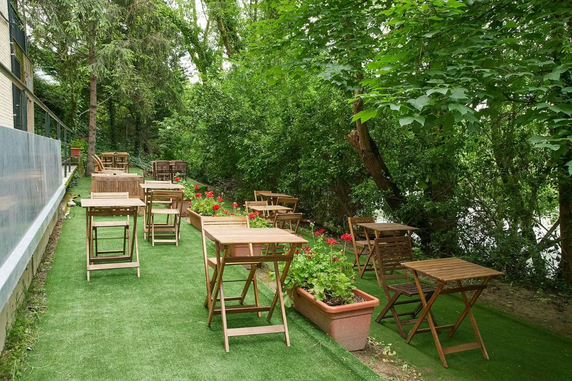 Garden in Hotel Iriguibel Huarte Pamplona