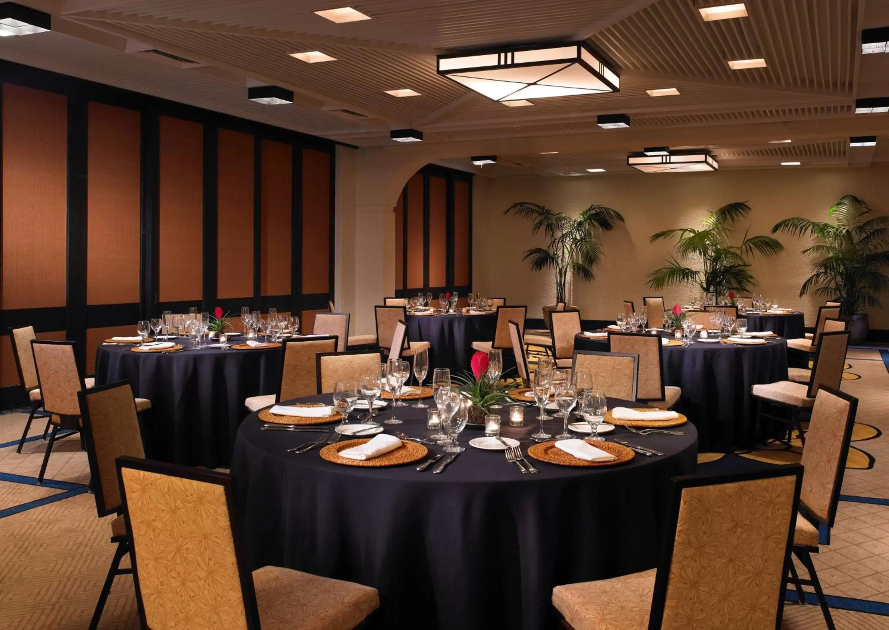 Banquet/Function facilities, Restaurant/Places to Eat in Outrigger Kona Resort and Spa