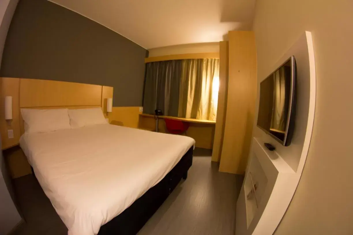 Bed in ibis Catalao