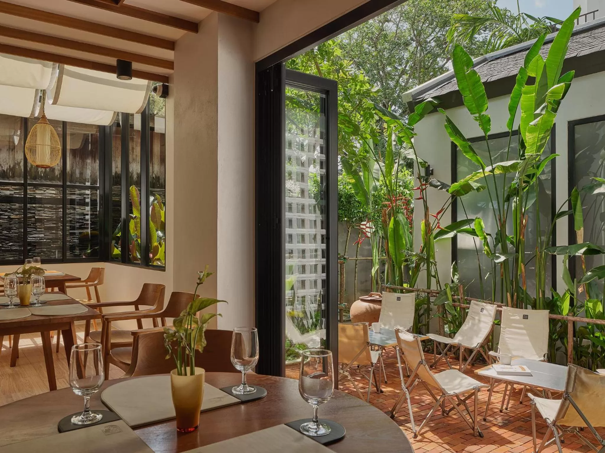 Restaurant/places to eat in The Motifs Eco Hotel - SHA Extra Plus