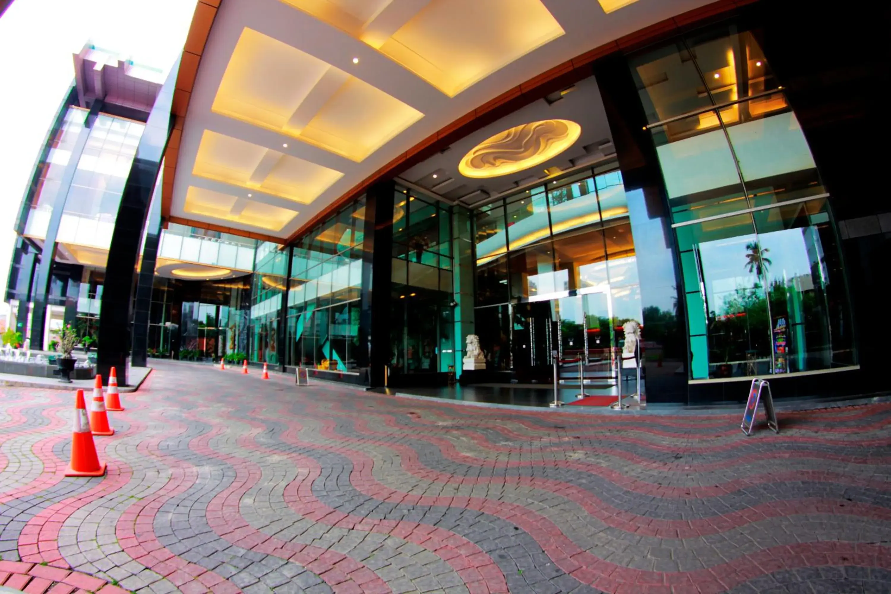 Facade/entrance in Merlynn Park Hotel