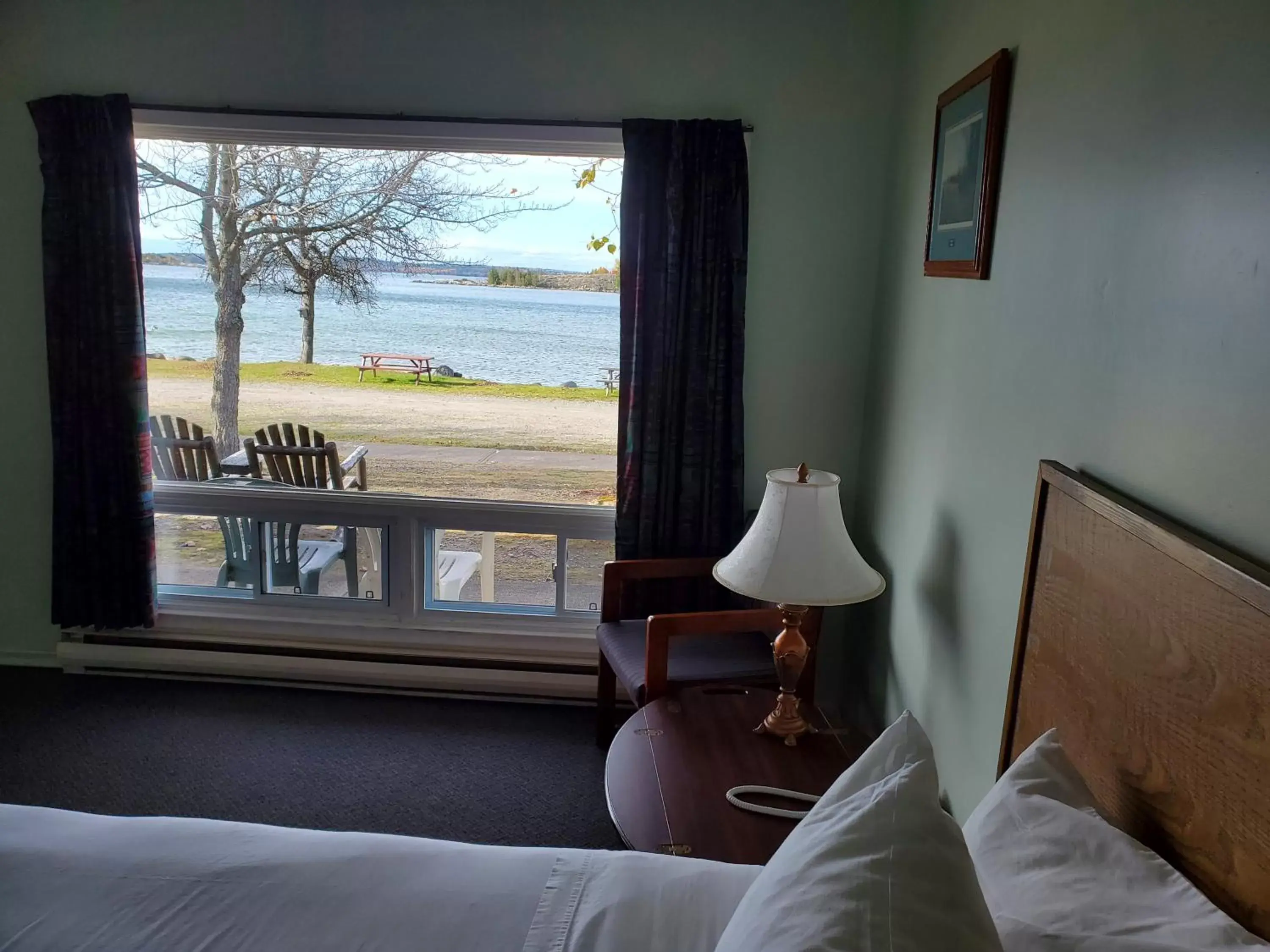 Seating Area in Carolyn Beach Inn