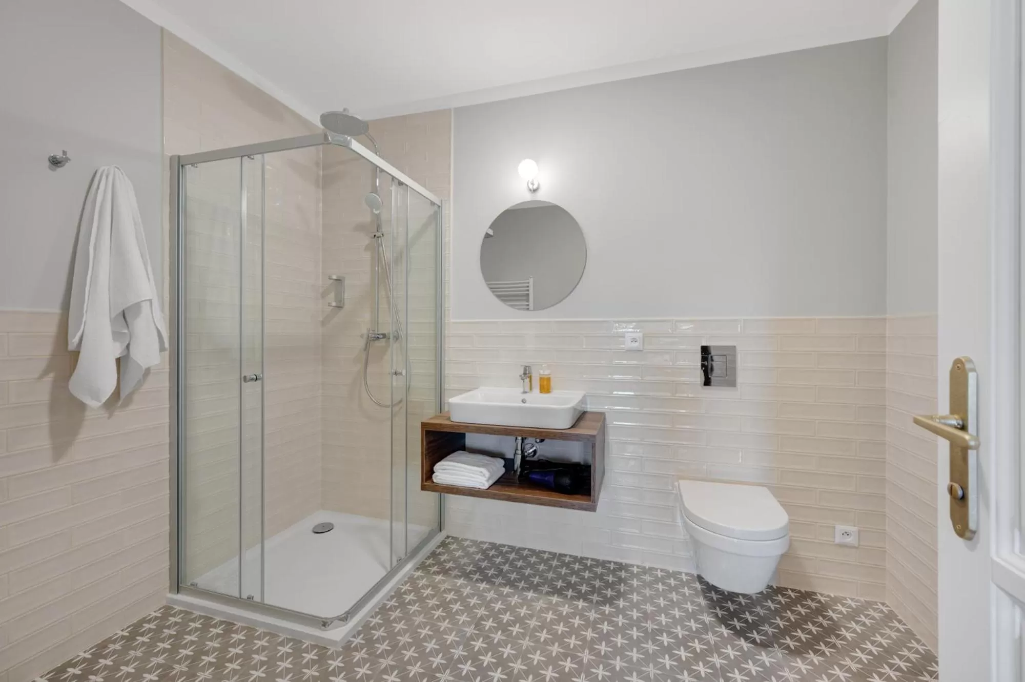 Shower in Palace Apartments