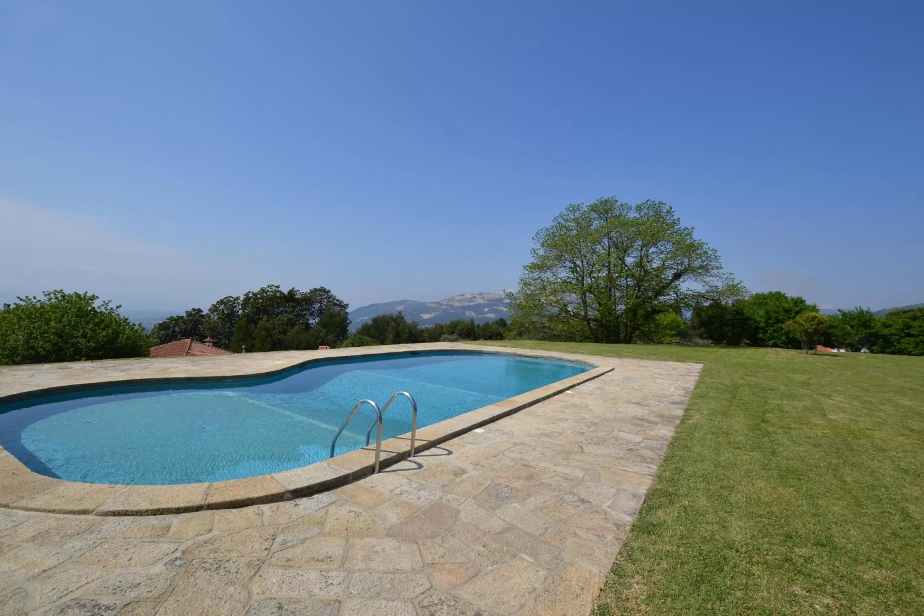 Swimming pool in Paço de Calheiros - Turismo de Habitação