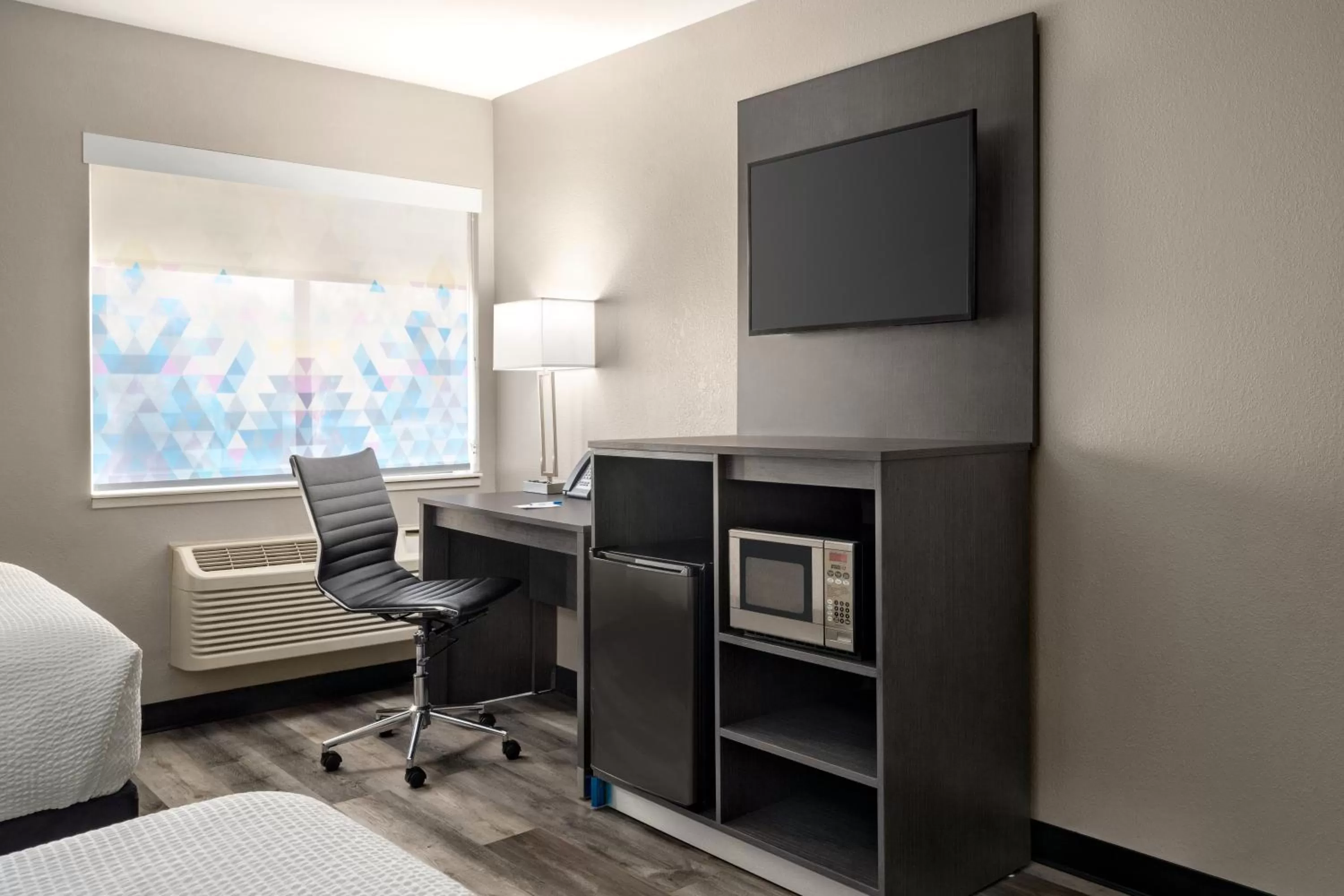 Bedroom, Bed in La Quinta by Wyndham Chicago Tinley Park