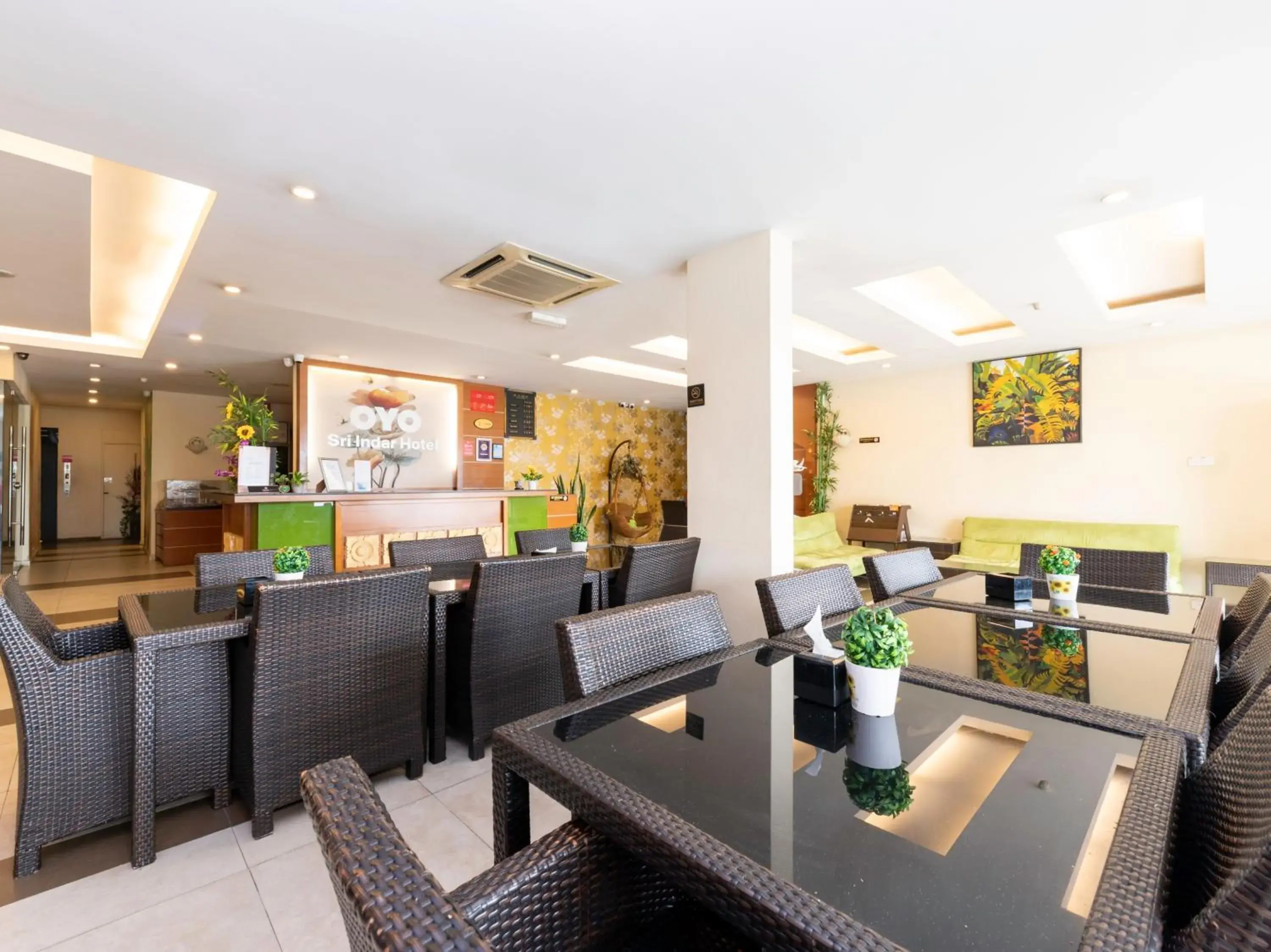 Seating area, Restaurant/Places to Eat in Sri Indar Hotel