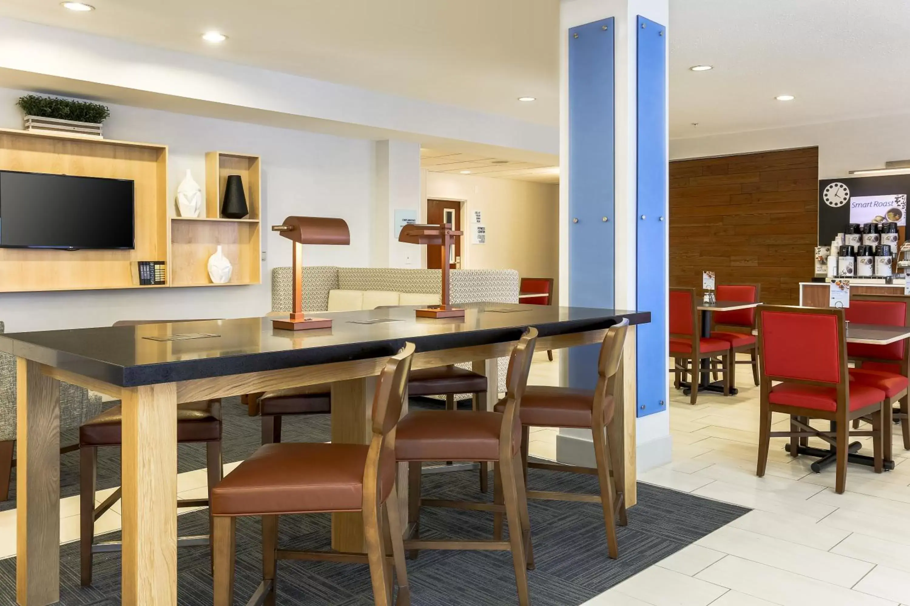 Lobby or reception in Holiday Inn Express Irondequoit, an IHG Hotel