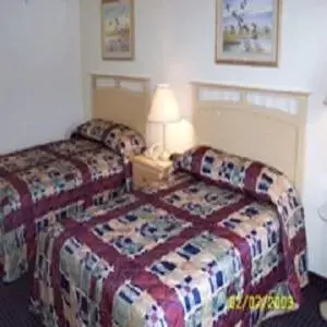 Bed in Ameristay Inn & Suites