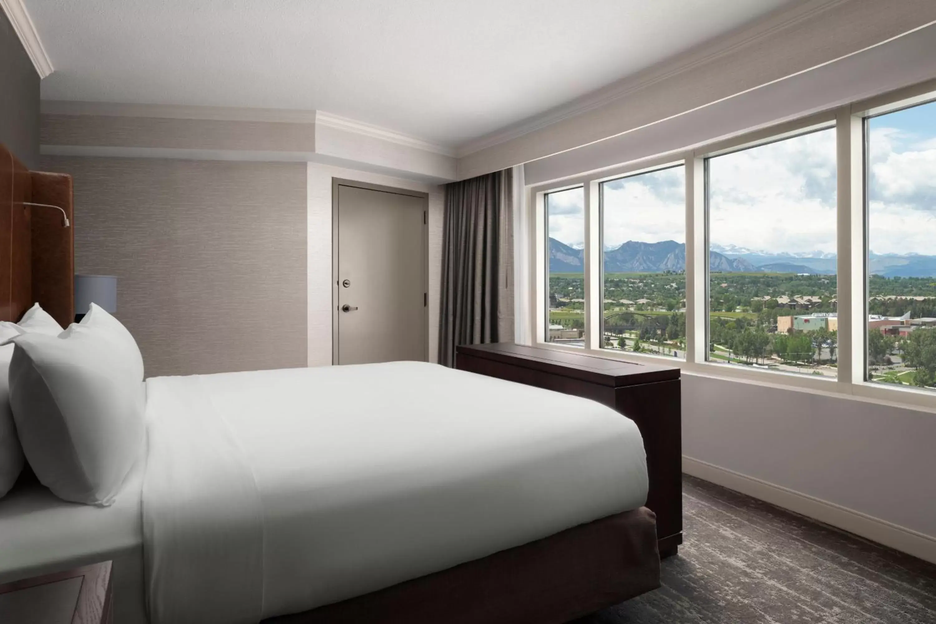 Photo of the whole room, Mountain View in Renaissance Boulder Flatiron Hotel