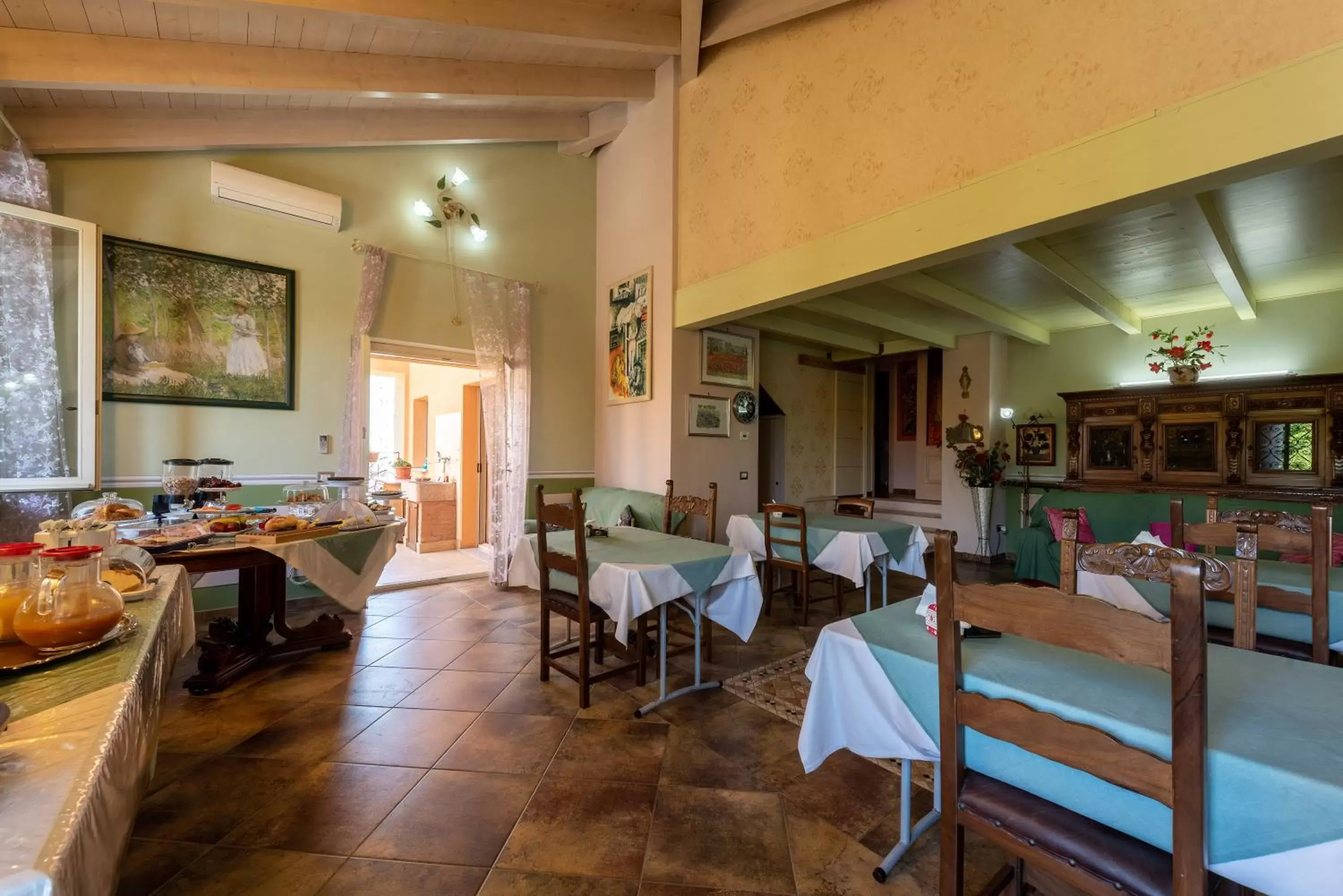 Breakfast, Restaurant/Places to Eat in Villa Mery