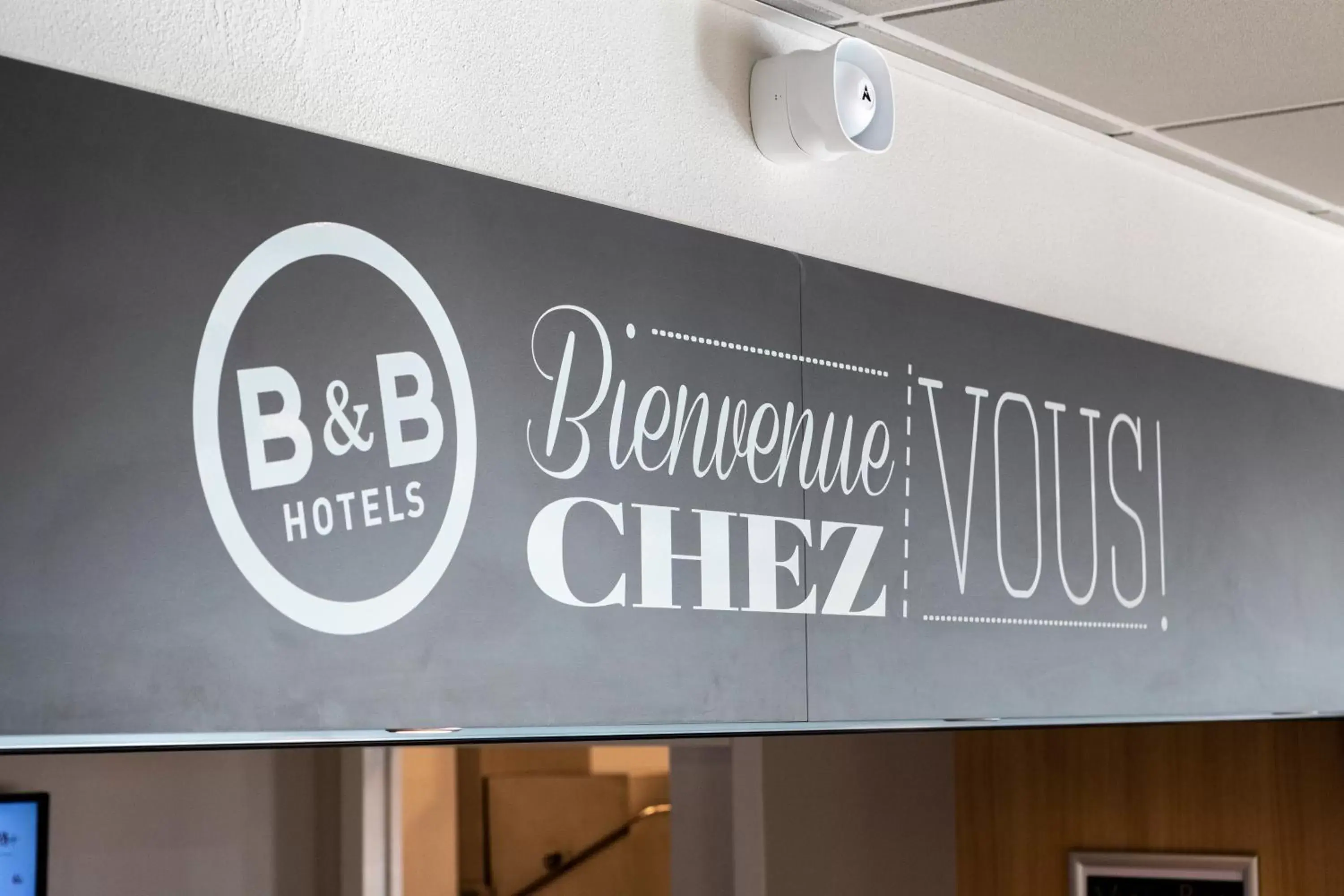 Property logo or sign in B&B HOTEL Troyes Magasins d'usine
