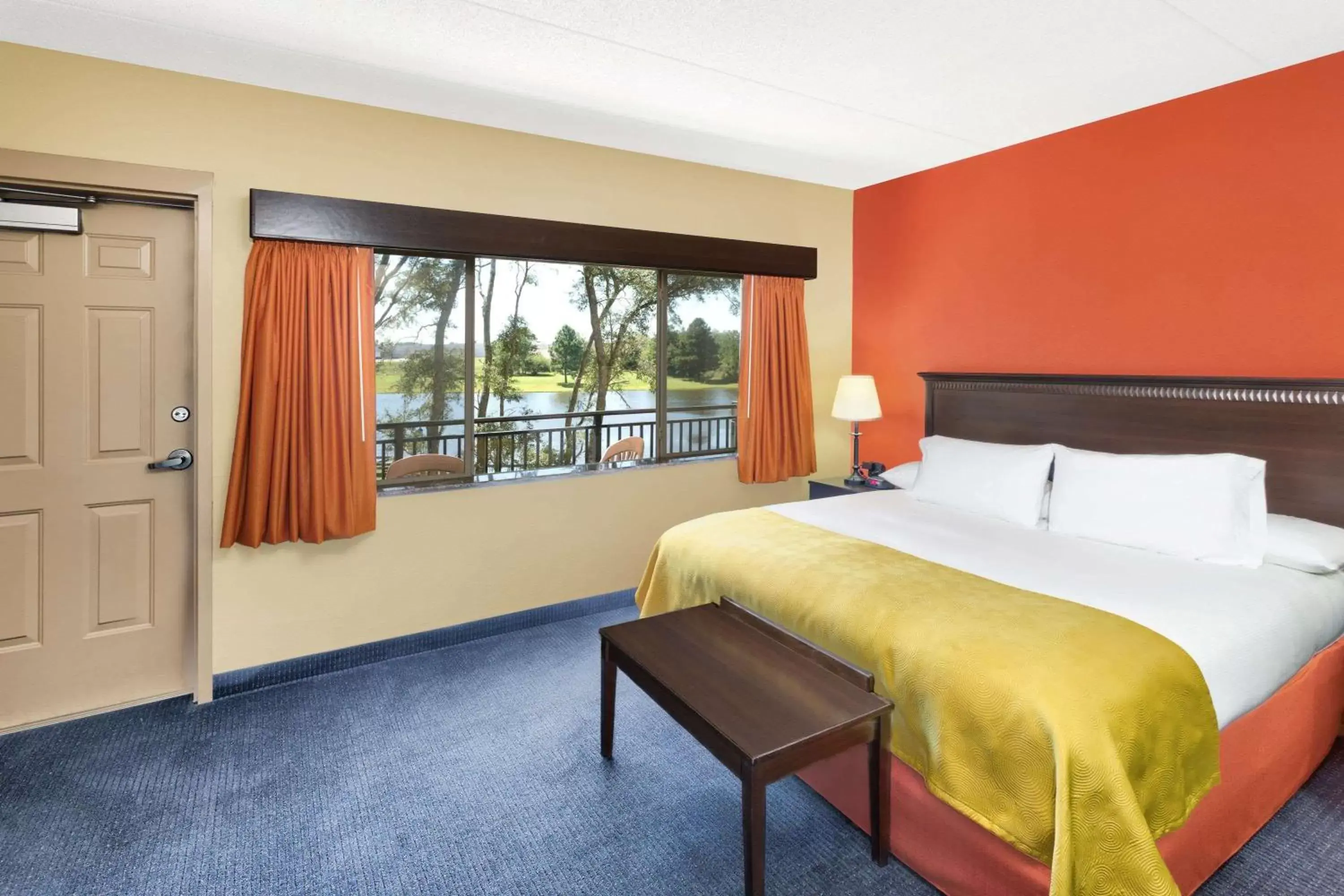Photo of the whole room, Bed in AmericInn by Wyndham Vidalia