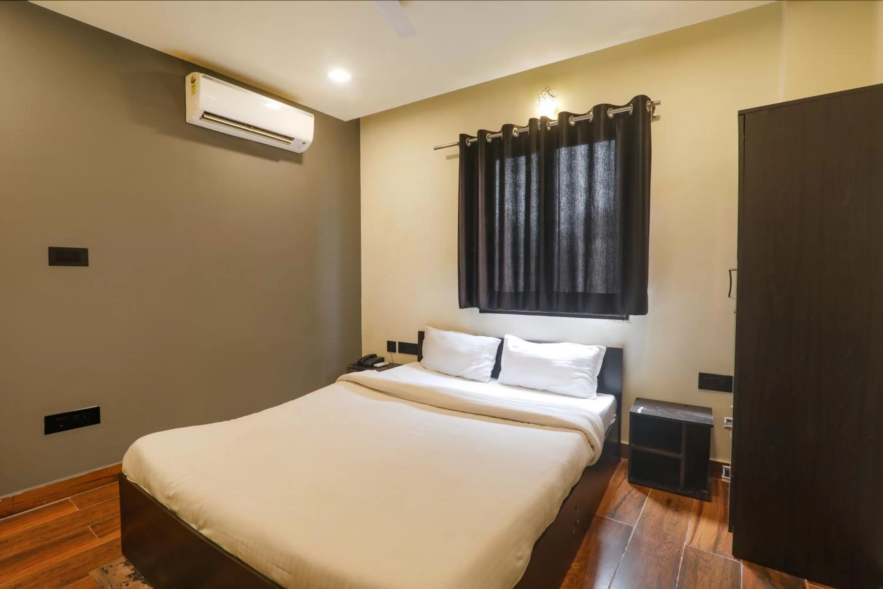 Deluxe Room in FabExpress Lemon Grass