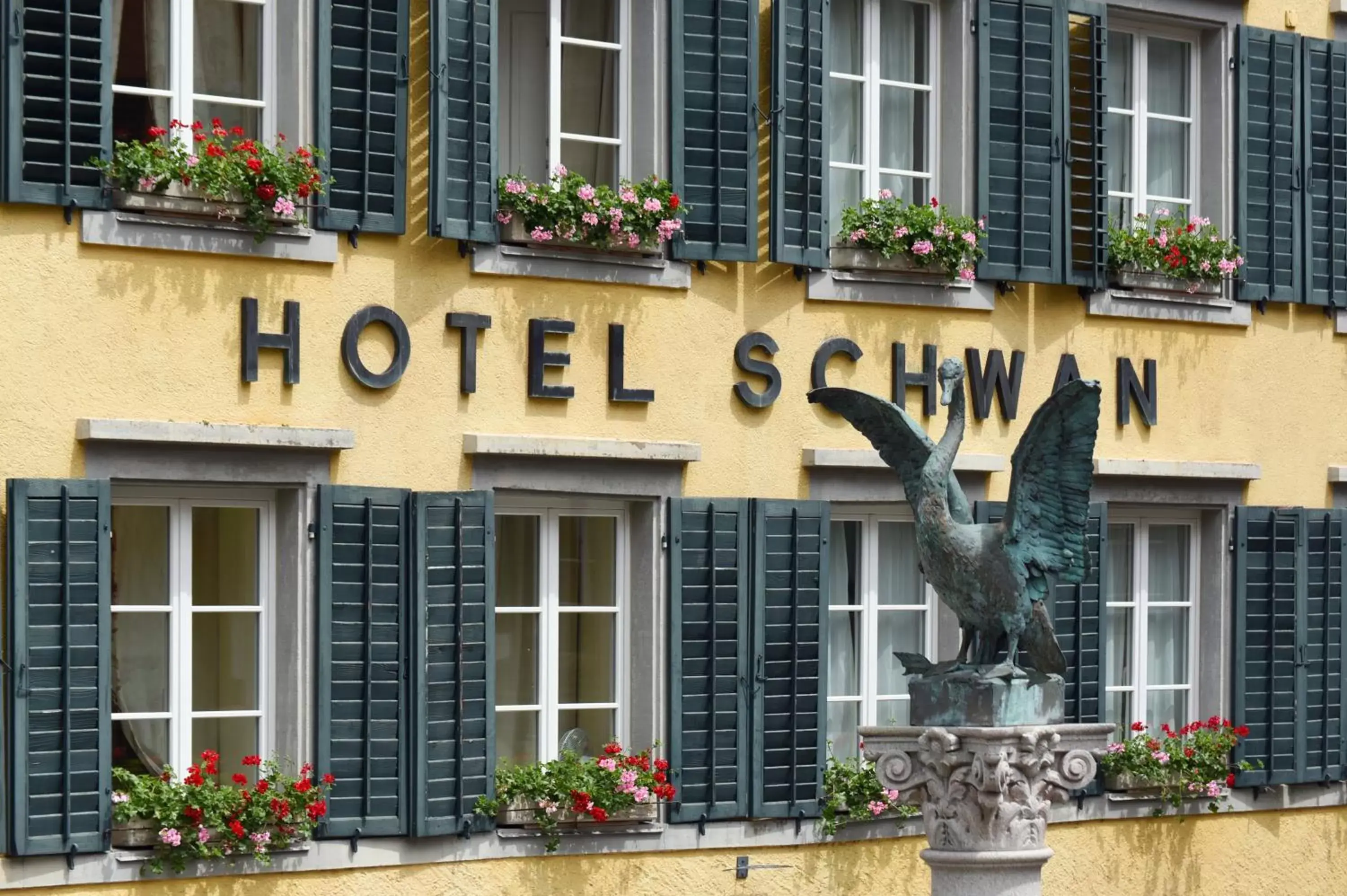 Facade/entrance, Property Building in Romantik Hotel Schwan