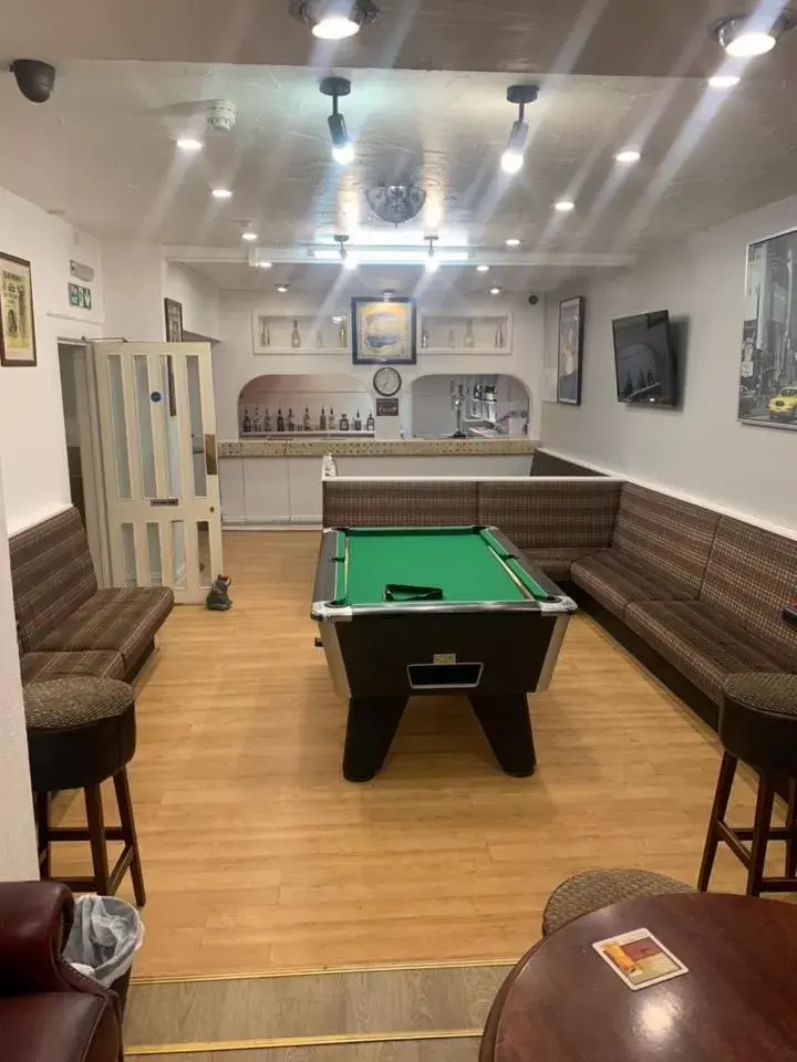 Lounge or bar, Billiards in Lucena Hotel