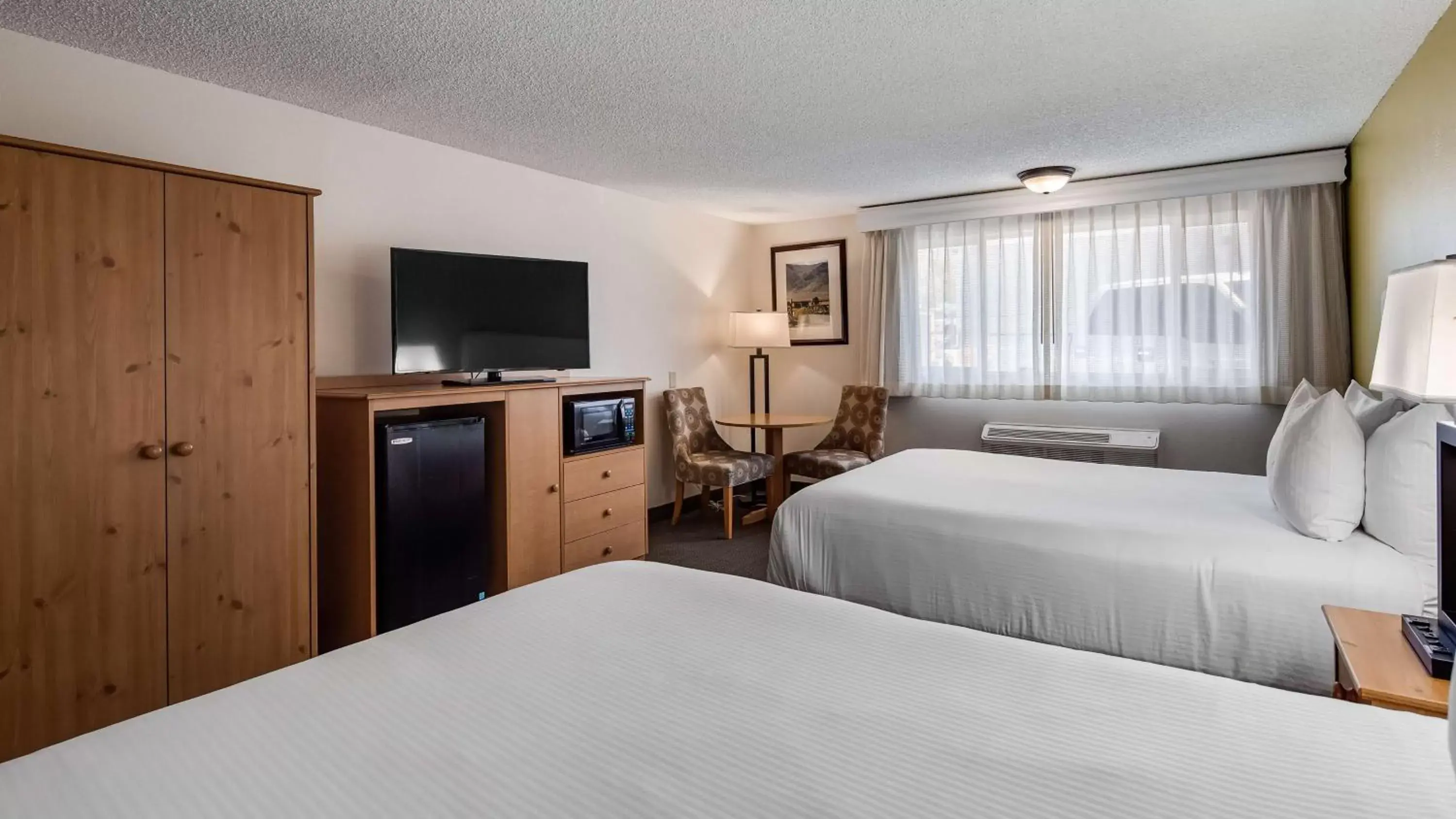 Photo of the whole room, Bed in Best Western Hi-Desert Inn