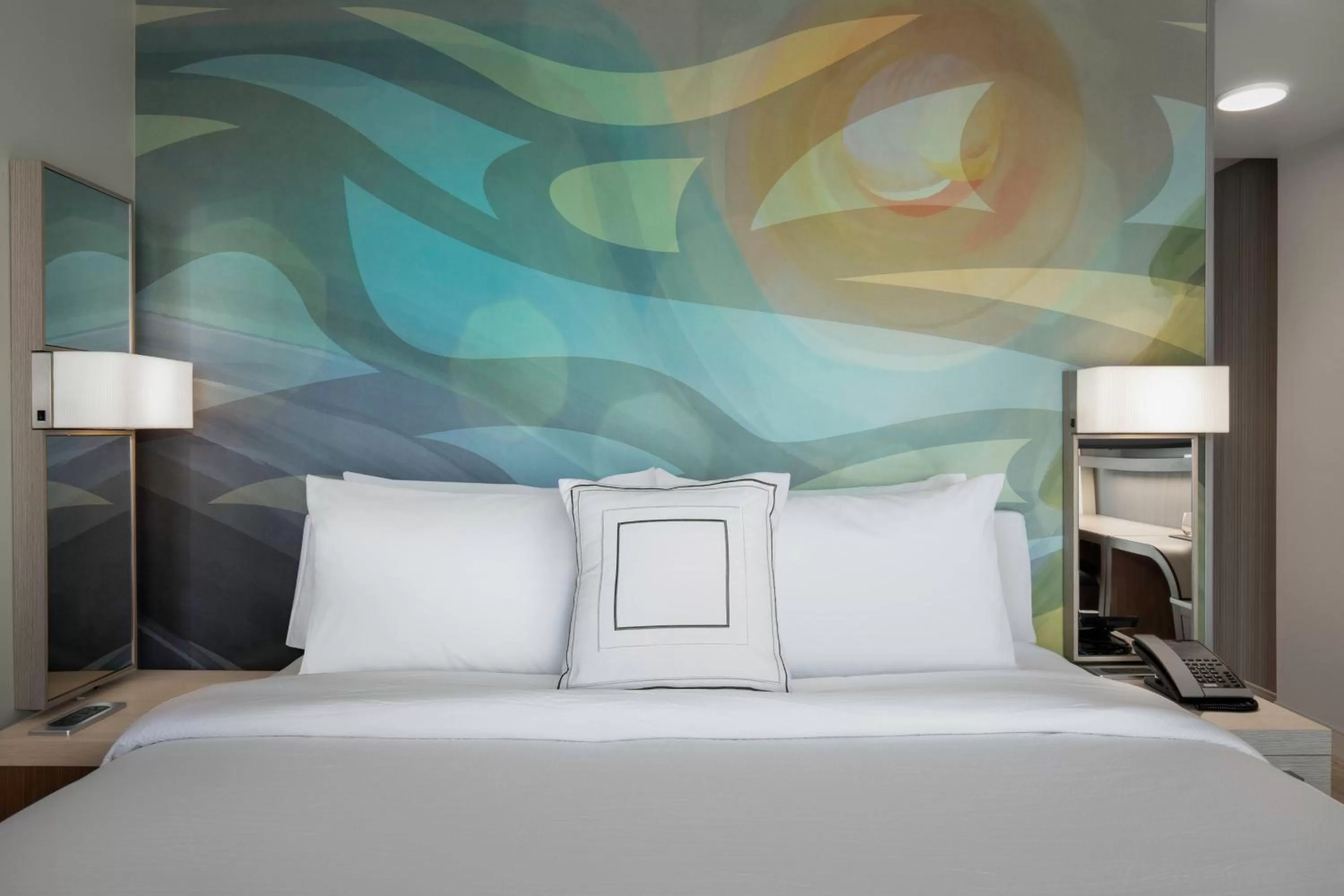 Photo of the whole room, Bed in Courtyard by Marriott Nanaimo