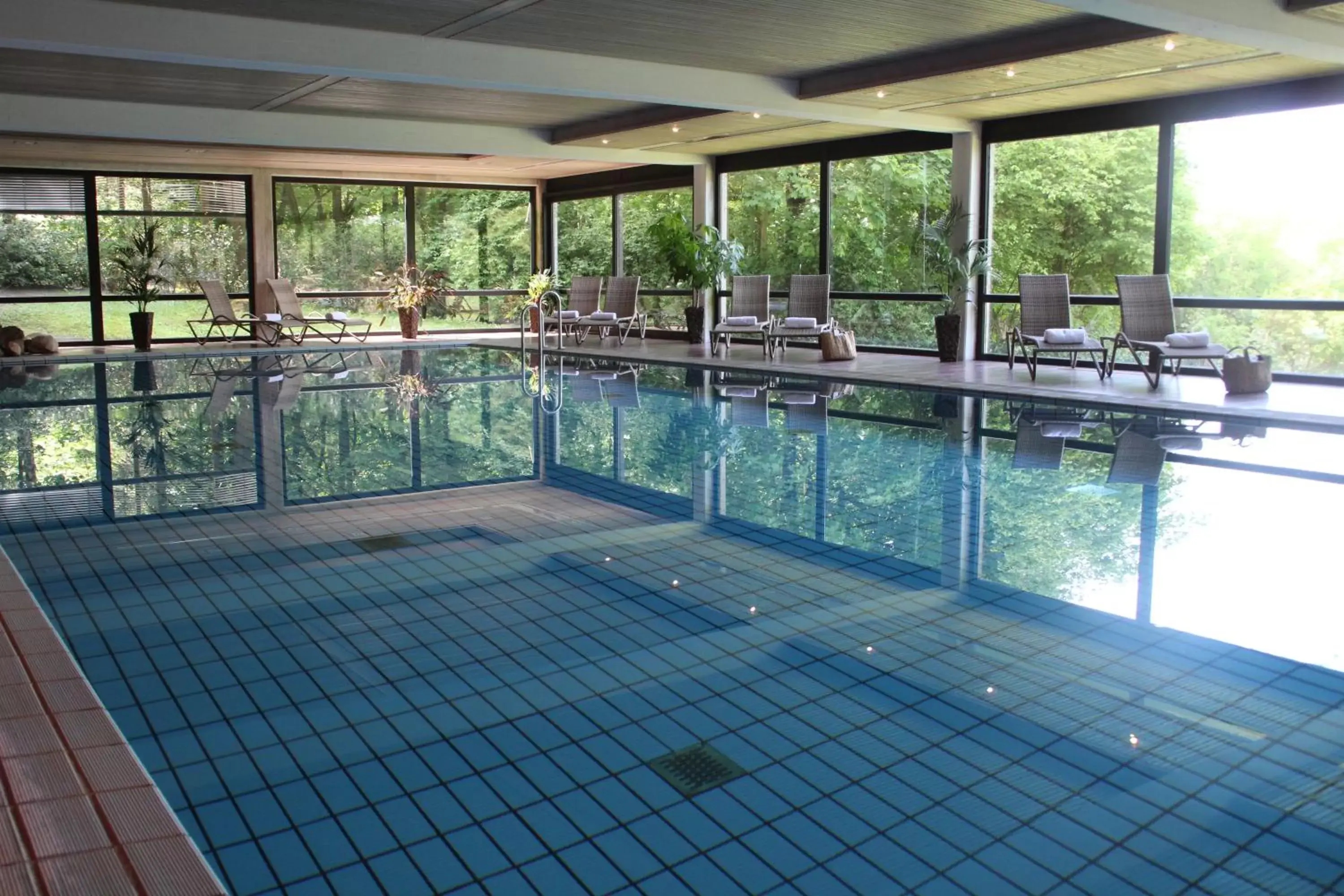 Swimming Pool in Hotel Landhaus Höpen