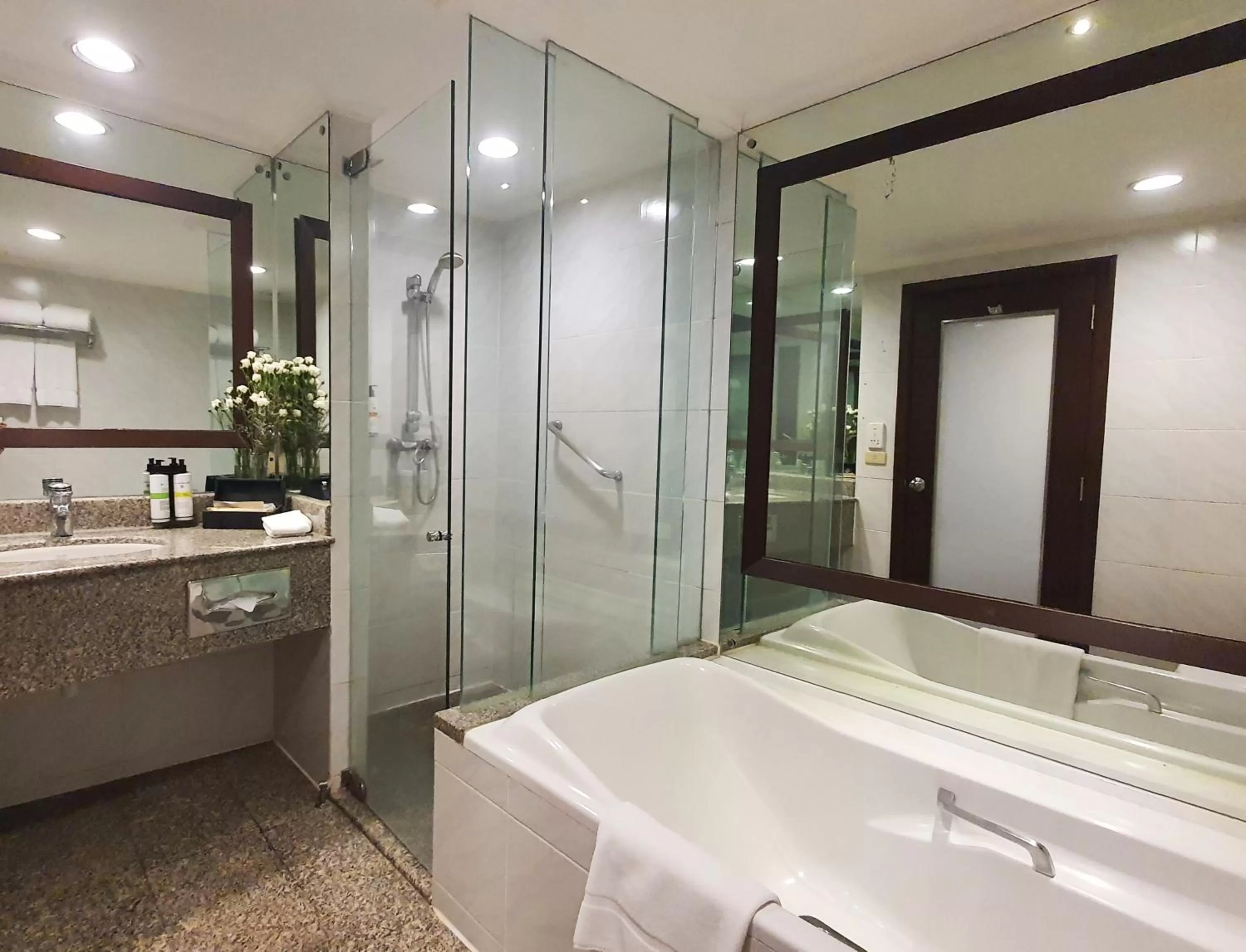 Bathroom in Pullman Bangkok Hotel G