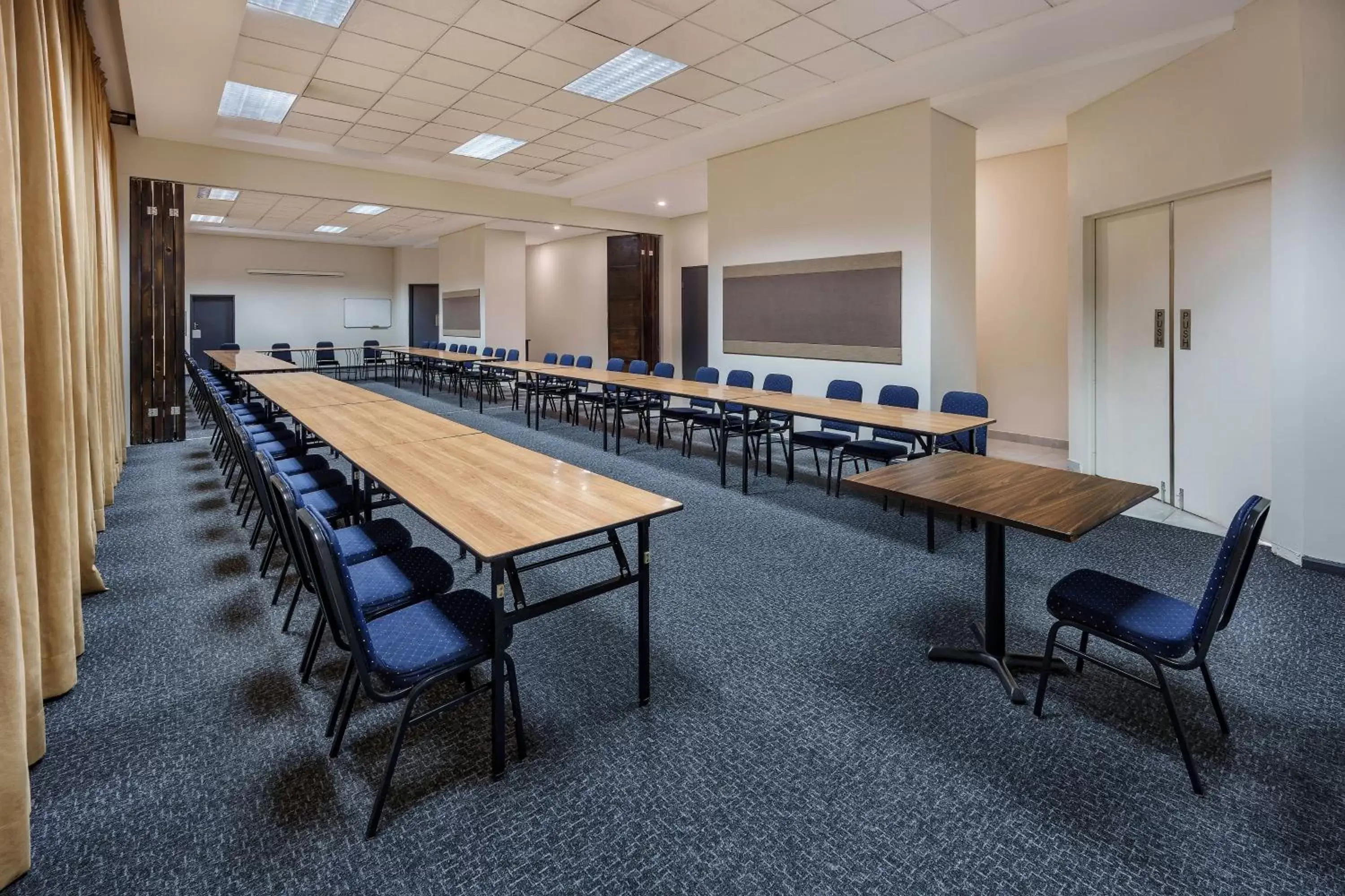 Meeting/conference room in Protea Hotel by Marriott Lusaka Cairo Road