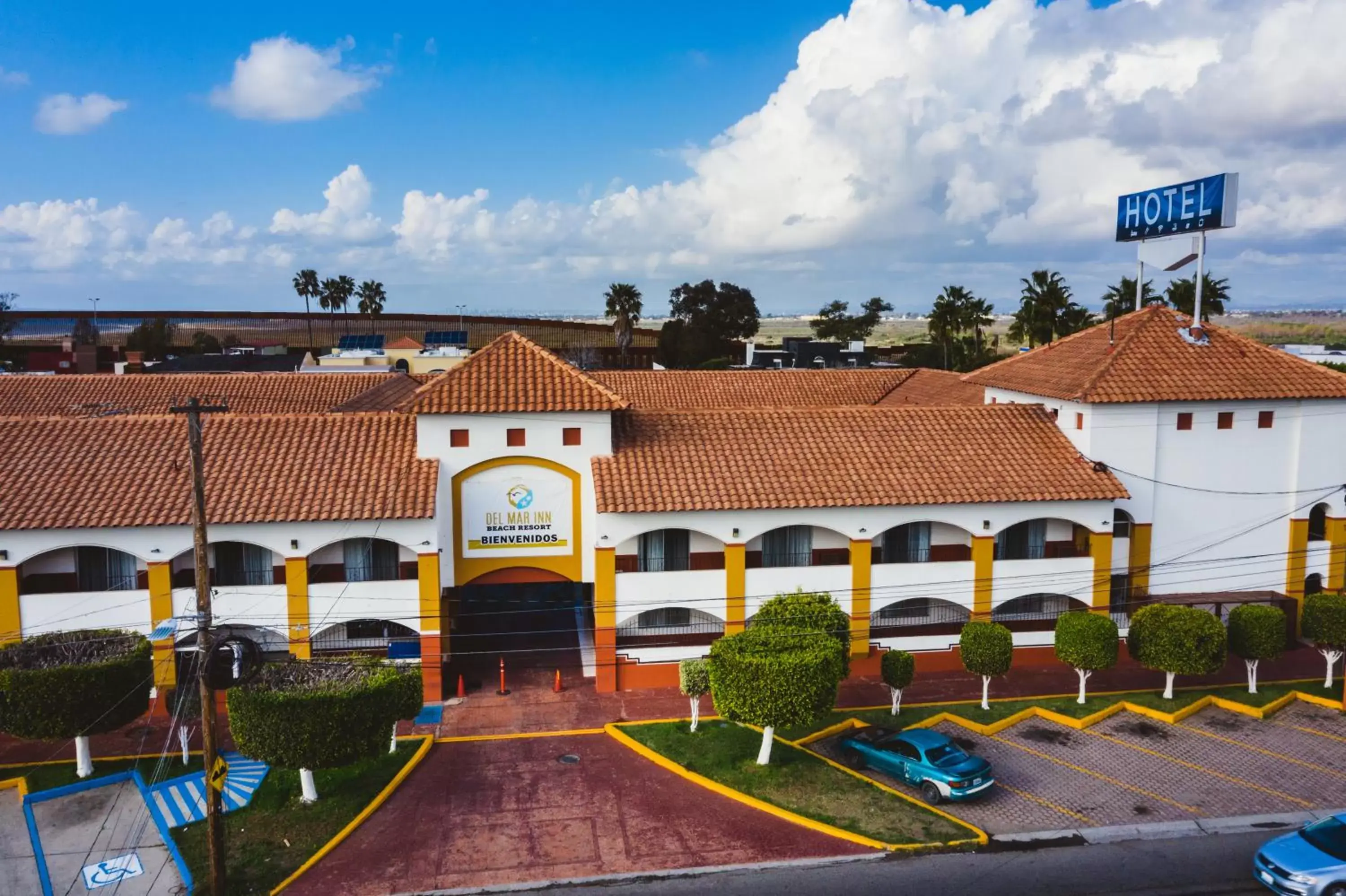 Facade/entrance in Del Mar Inn Playas