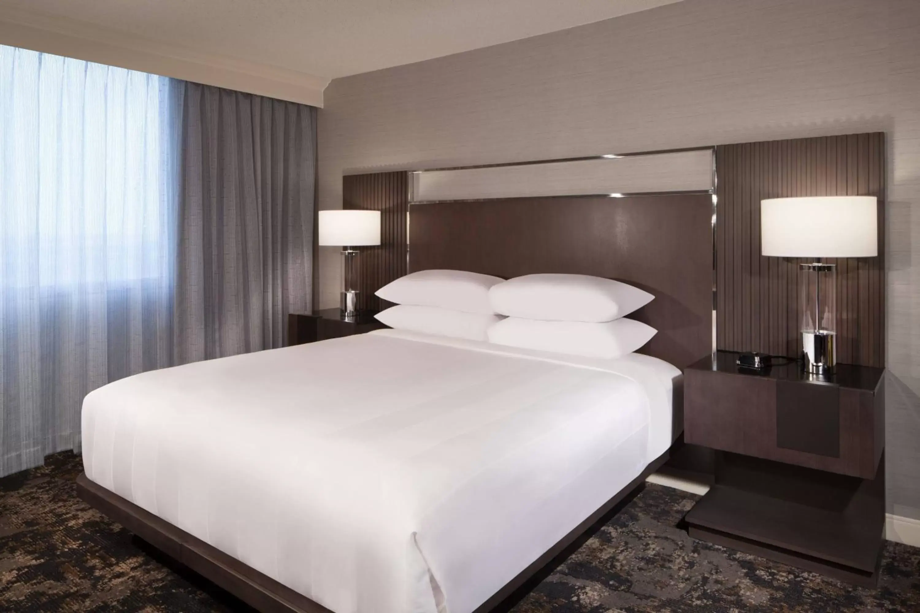 Photo of the whole room, Bed in Dallas/Fort Worth Airport Marriott