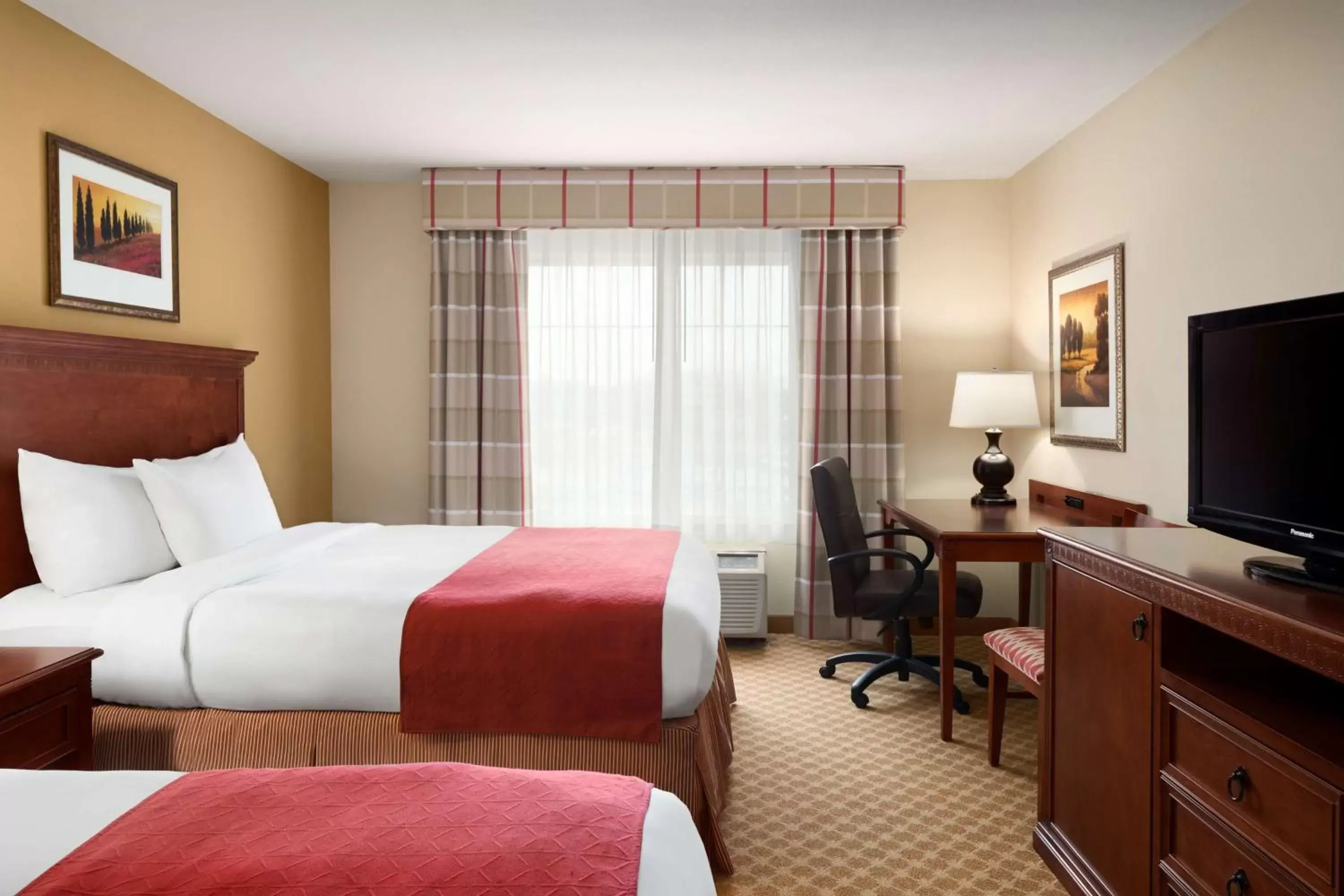 Photo of the whole room, Bed in Country Inn & Suites by Radisson, St. Peters, MO