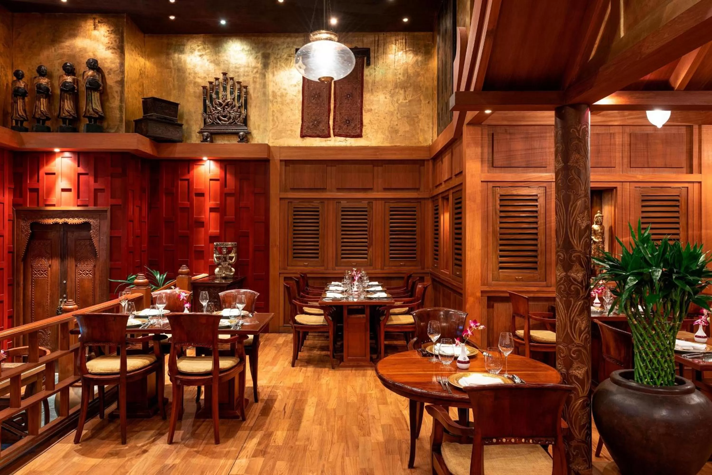 Restaurant/places to eat in Le Méridien Dubai Hotel & Conference Centre