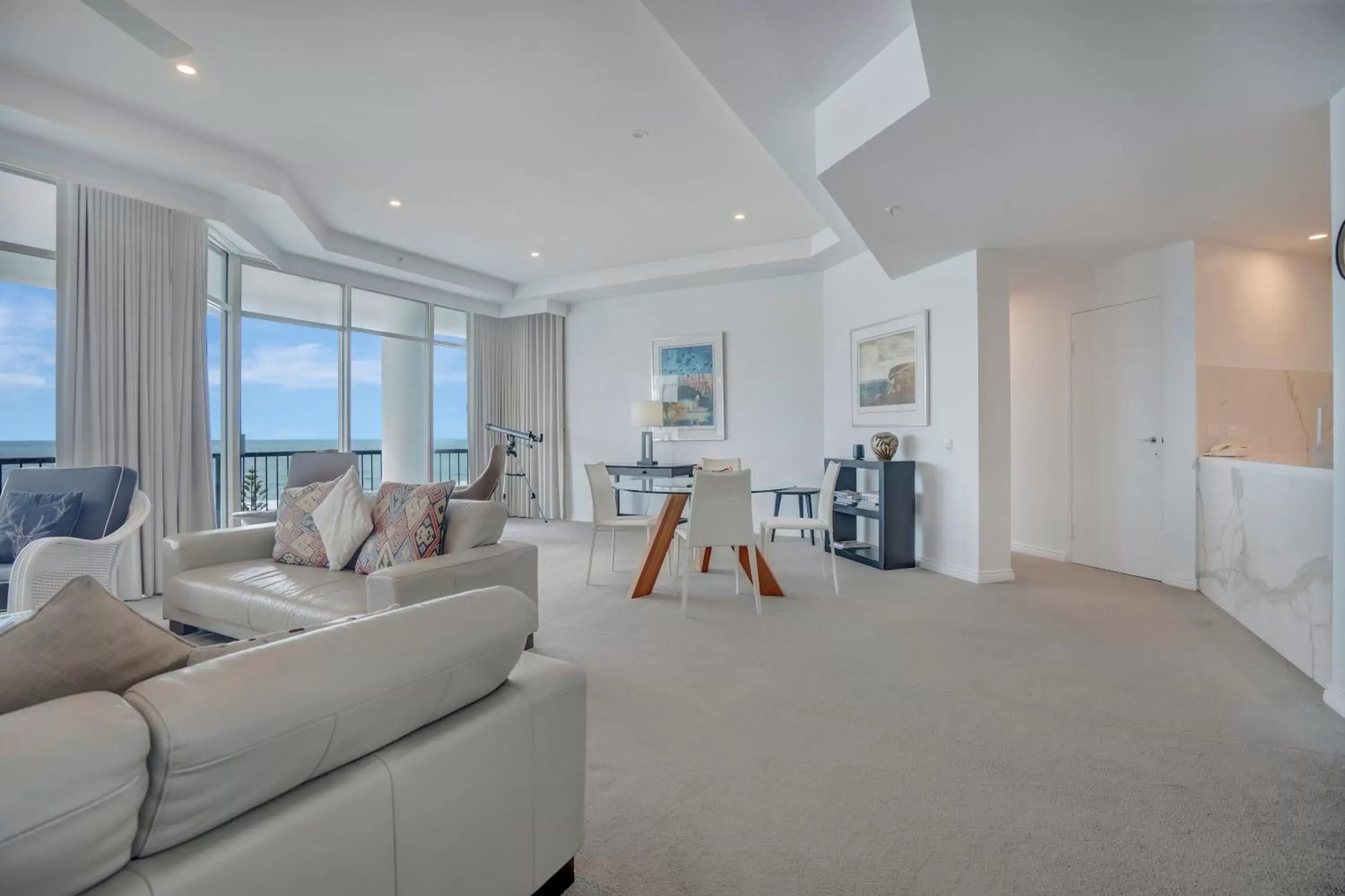 Living room, Seating Area in Oceana On Broadbeach