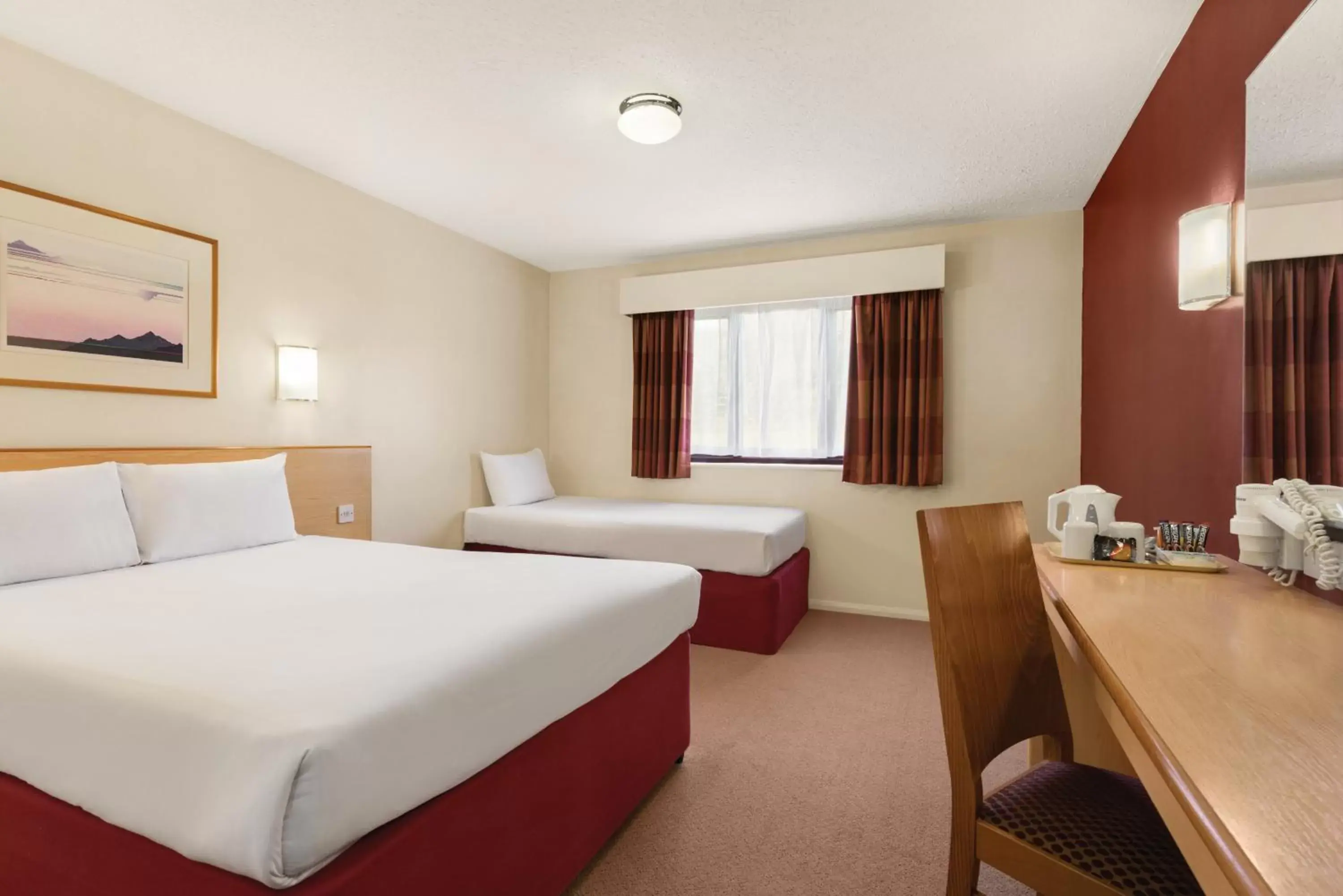 Photo of the whole room in Days Inn Hotel Warwick South - Southbound M40