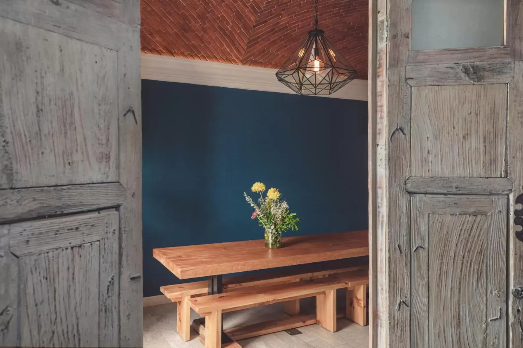 Dining area, TV/Entertainment Center in Casa Delphine