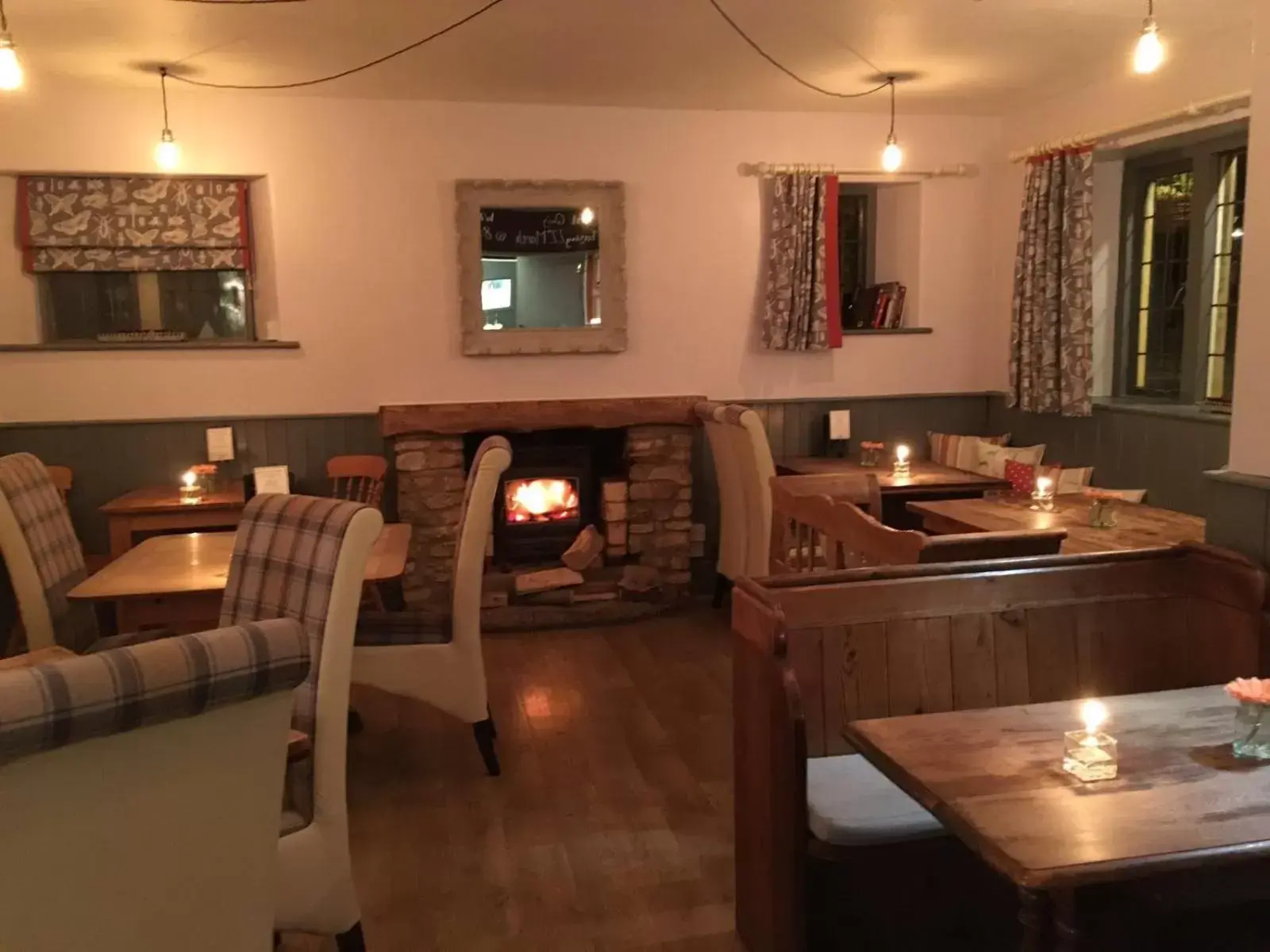 Restaurant/Places to Eat in The Tollgate Inn