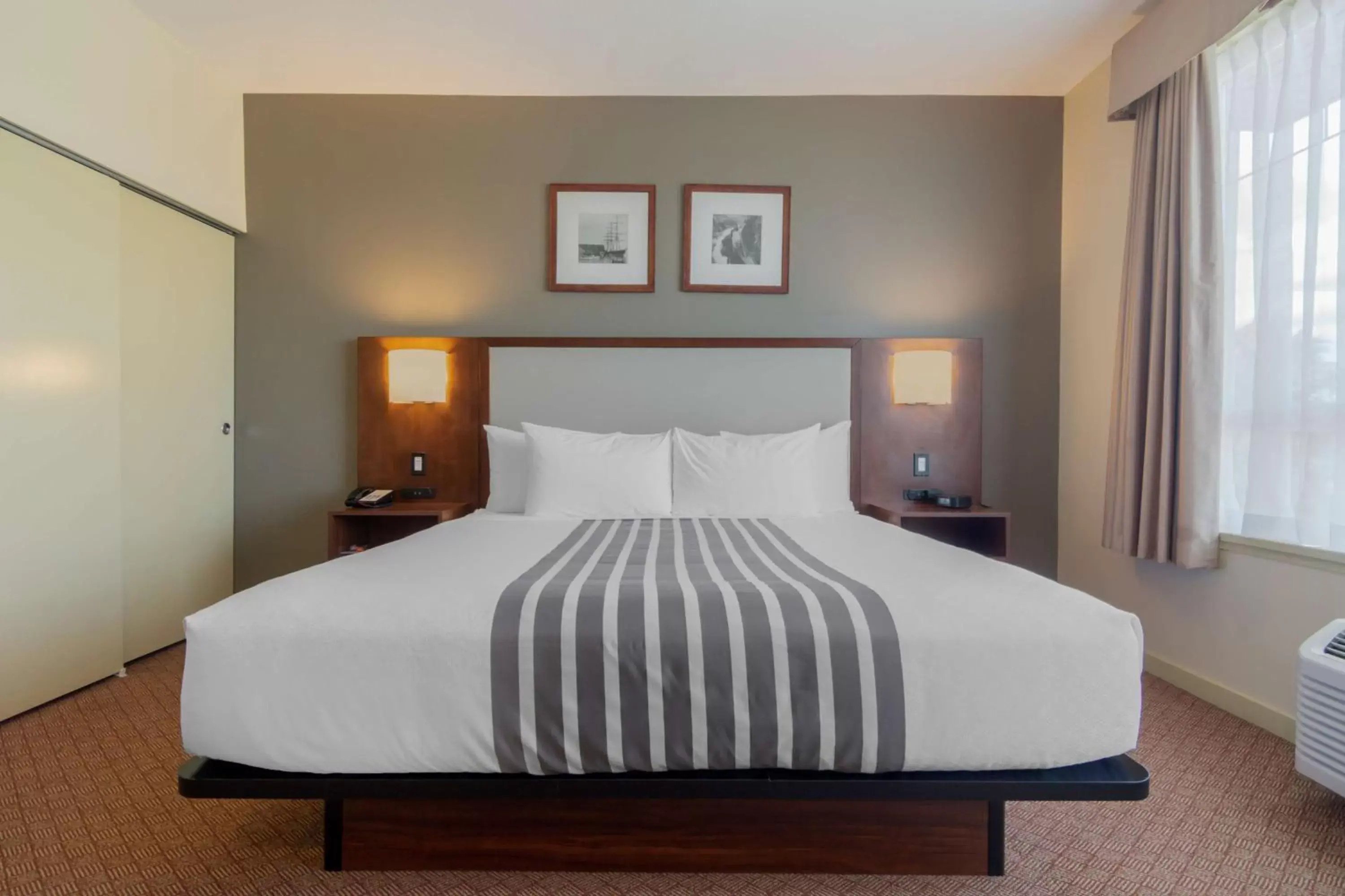 Bedroom, Bed in Best Western PLUS Chemainus Inn Bedroom, Bed in Best Western PLUS Chemainus Inn