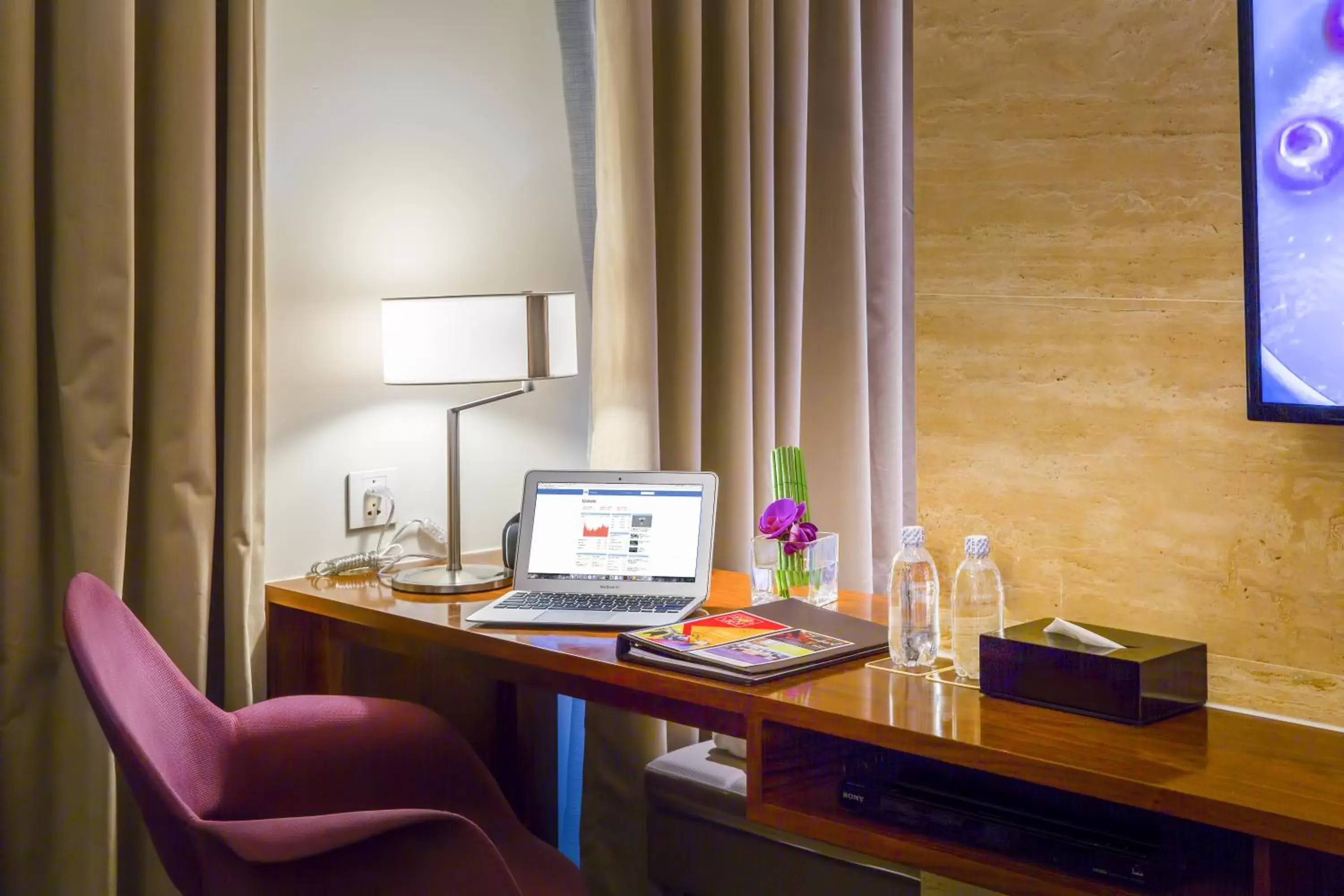 Business facilities in Liberty Central Saigon Riverside Hotel