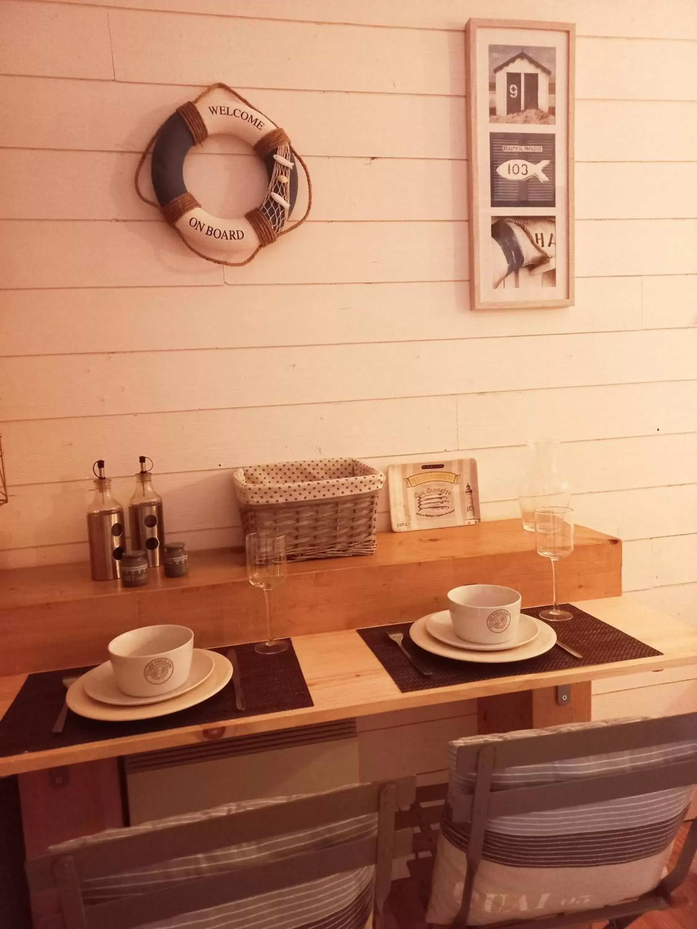 Dining Area in La Cabane Bordeaux St Augustin