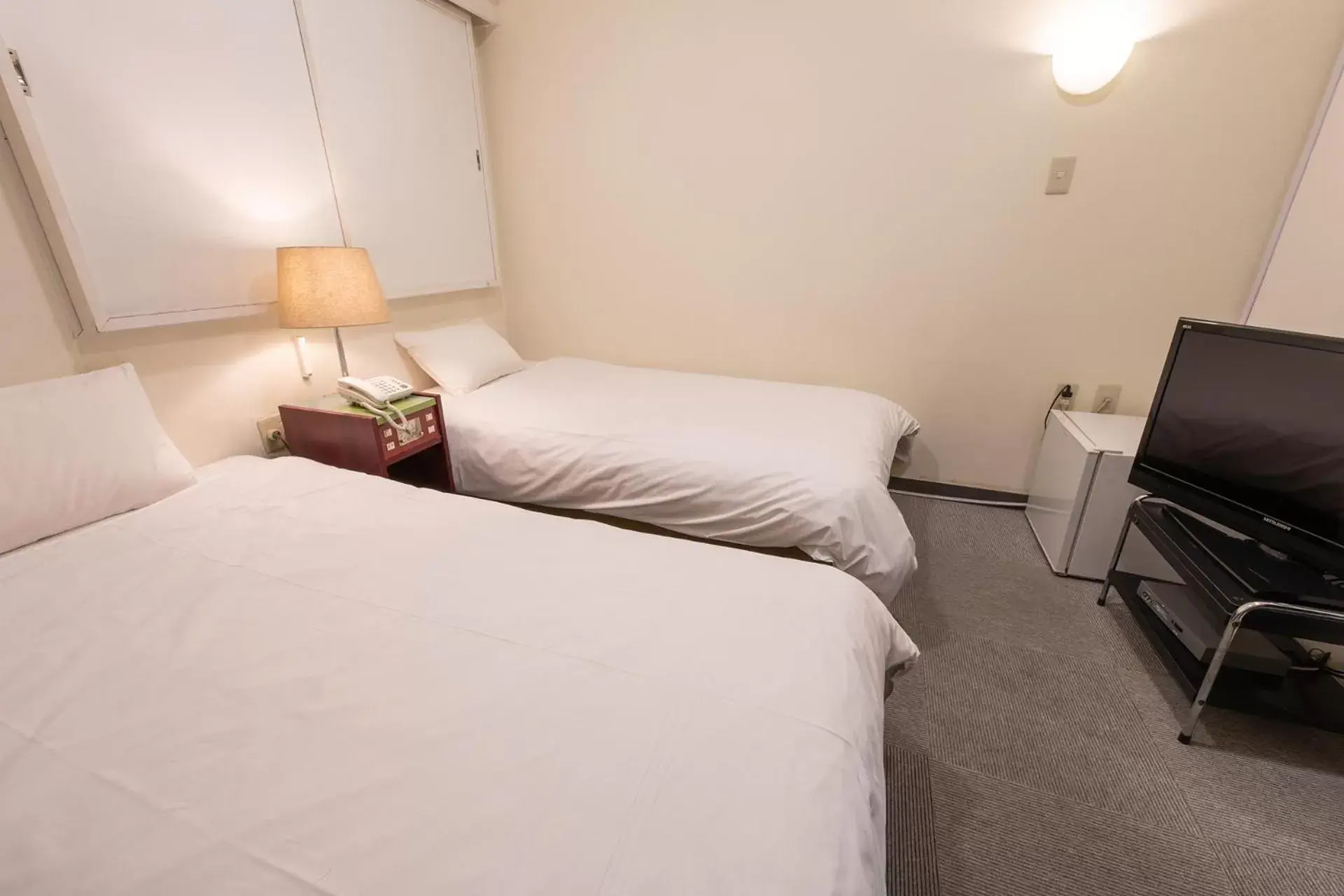 Photo of the whole room, Bed in Hotel Kansai