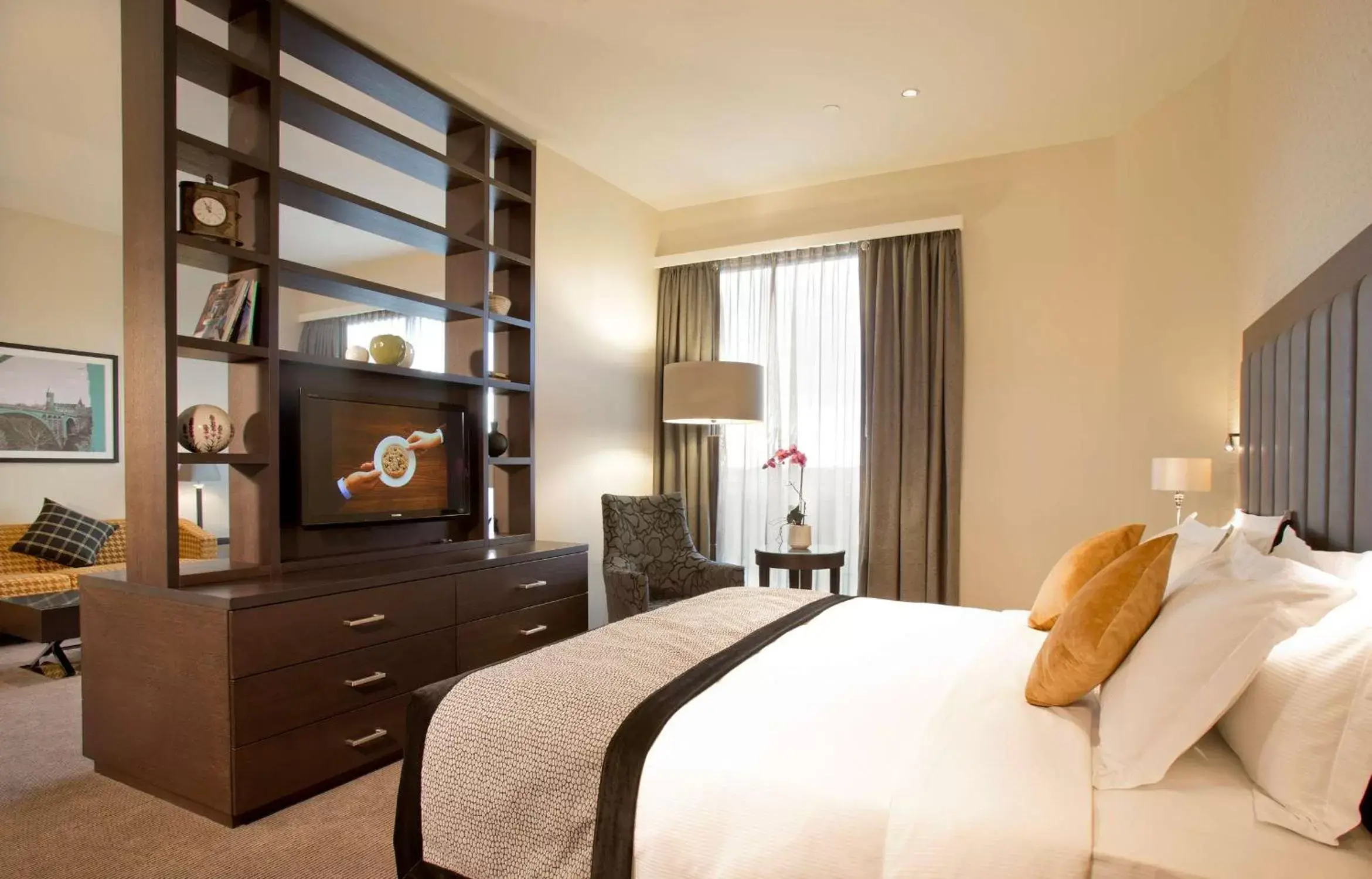 Bed, TV/Entertainment Center in DoubleTree by Hilton Luxembourg