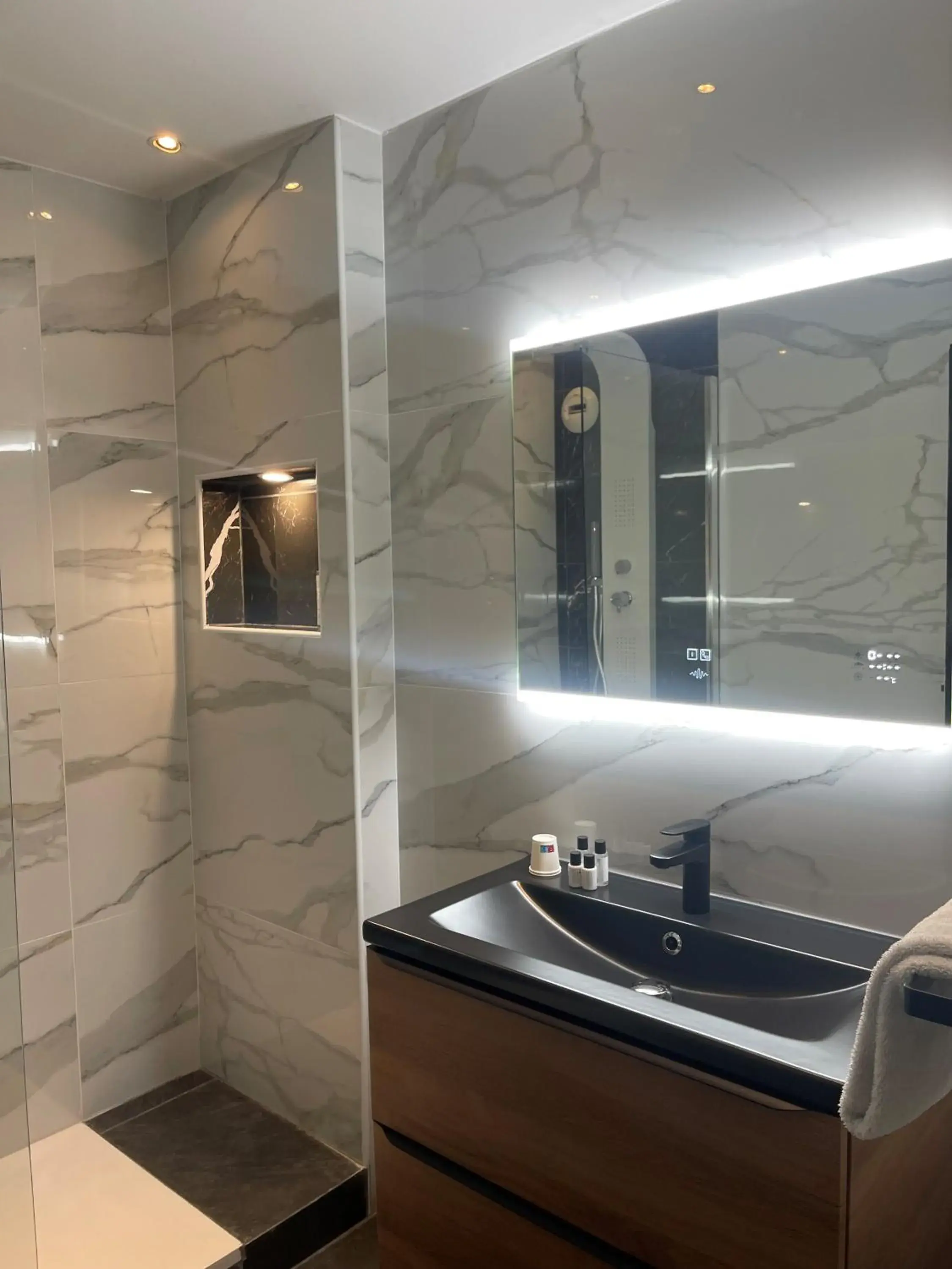 Bathroom in Hôtel Gallia Cannes
