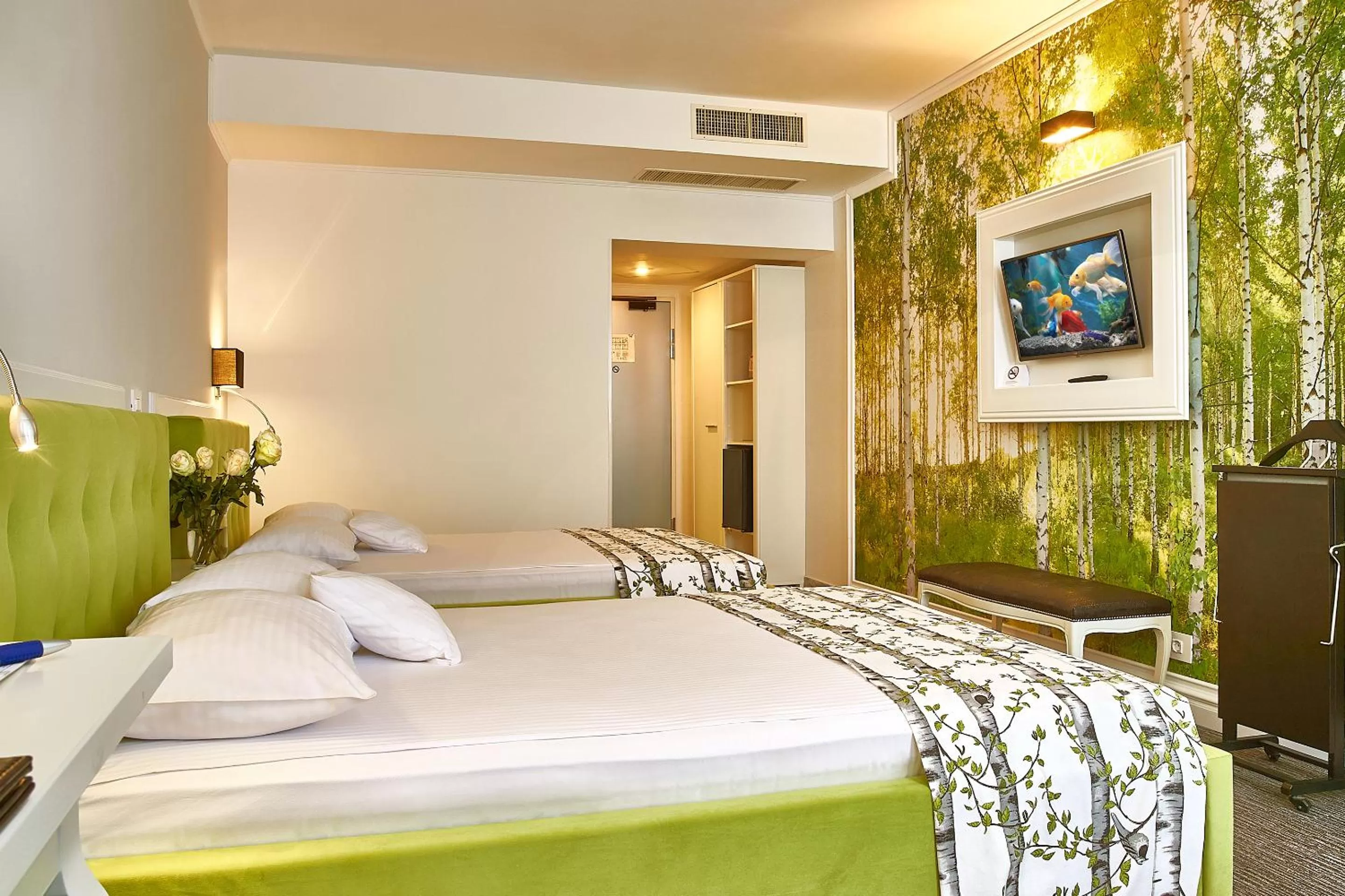 Photo of the whole room, Bed in Continental Forum Arad