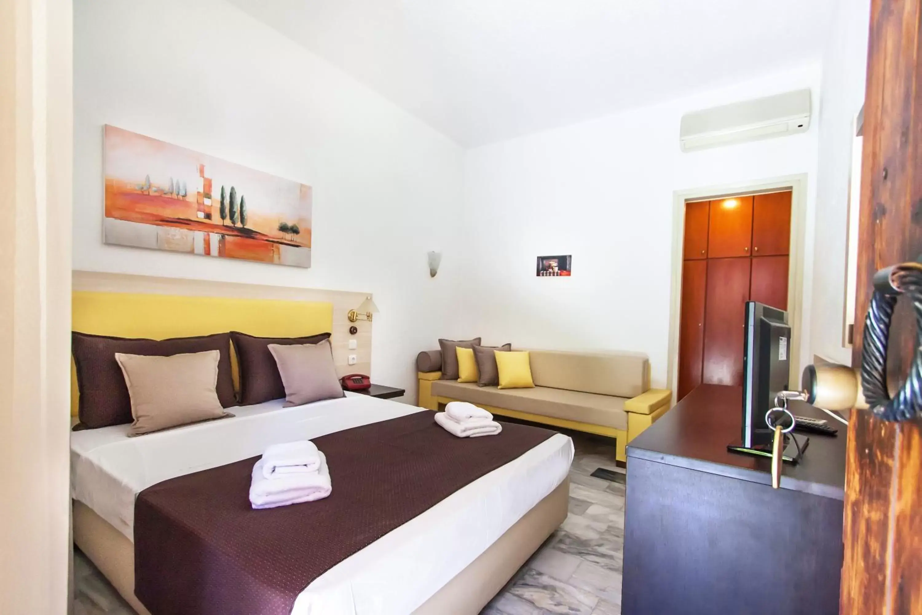 Photo of the whole room, Bed in Rigas Hotel Skopelos