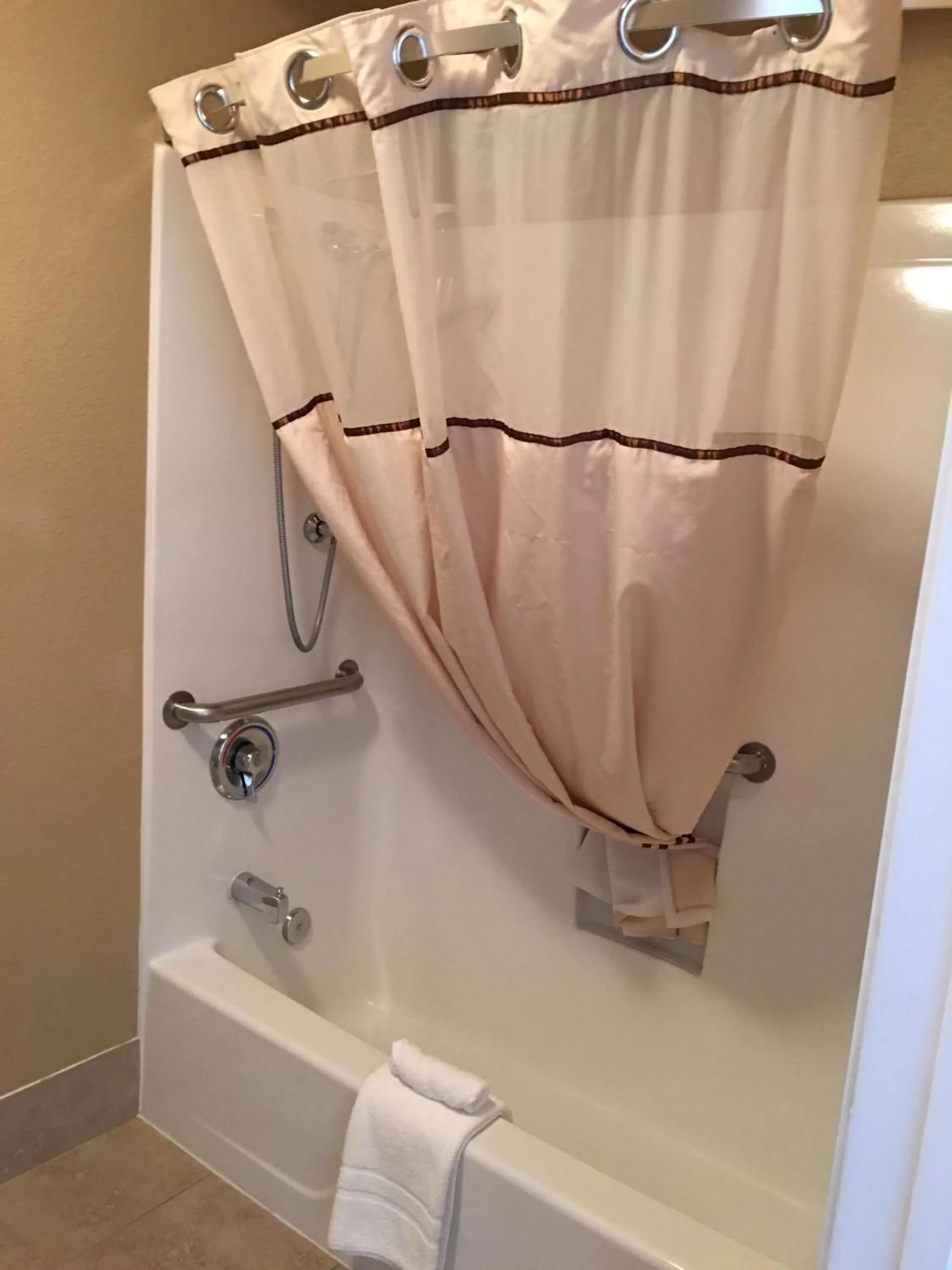 King Suite with Two King Beds and Bath Tub - Disability Access/Non-smoking in Best Western Fallon Inn & Suites