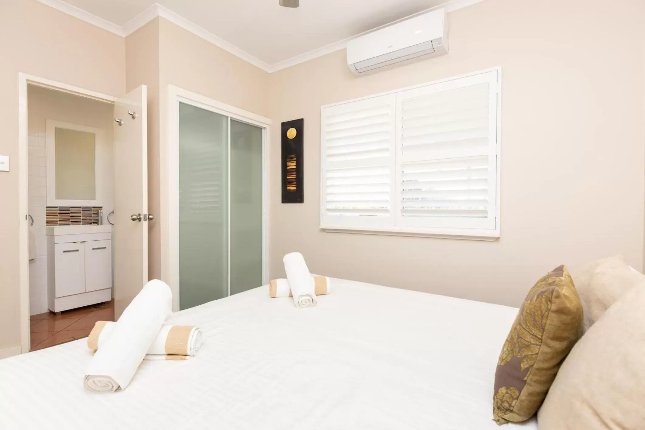 Bathroom, Bed in Seashells Broome