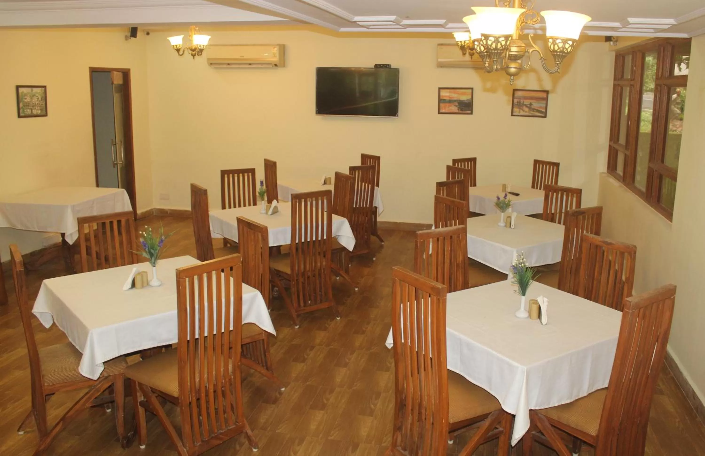 Restaurant/places to eat in Sonikas Leisure