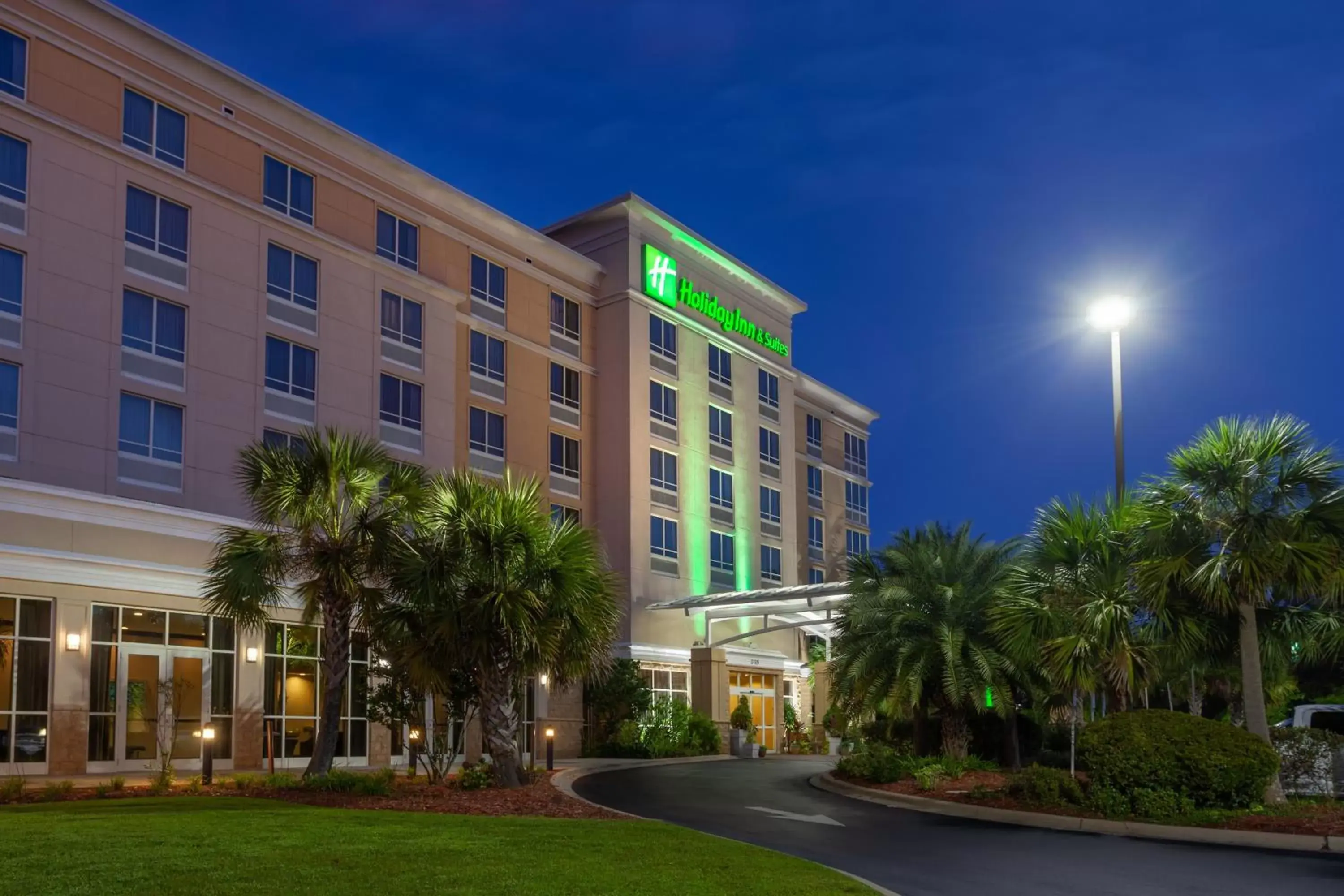 Property Building in Holiday Inn Hotel & Suites Tallahassee Conference Center North, an IHG Hotel