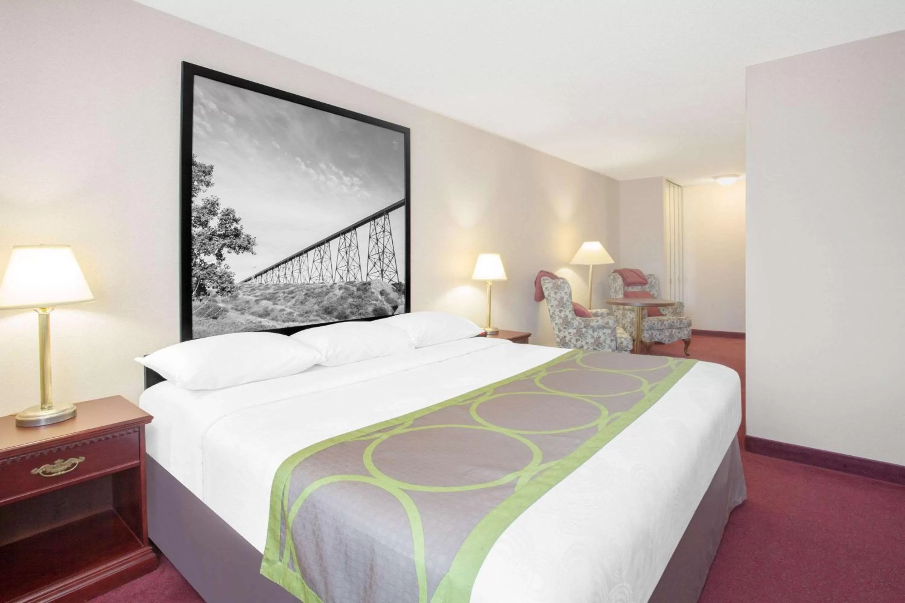 Photo of the whole room, Bed in Super 8 by Wyndham Lethbridge