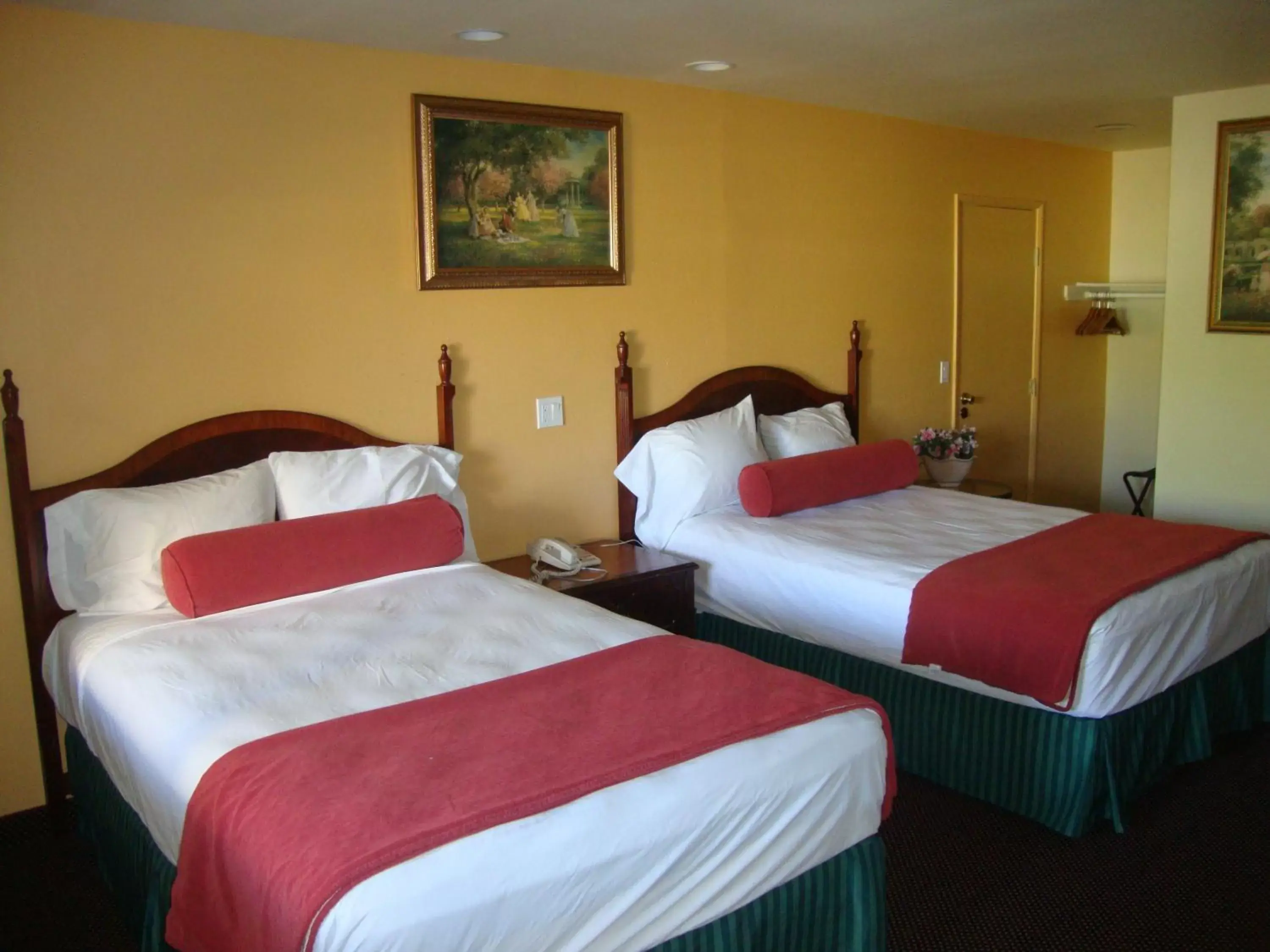 Bedroom, Bed in Americas Best Value Inn and Suites -Yucca Valley