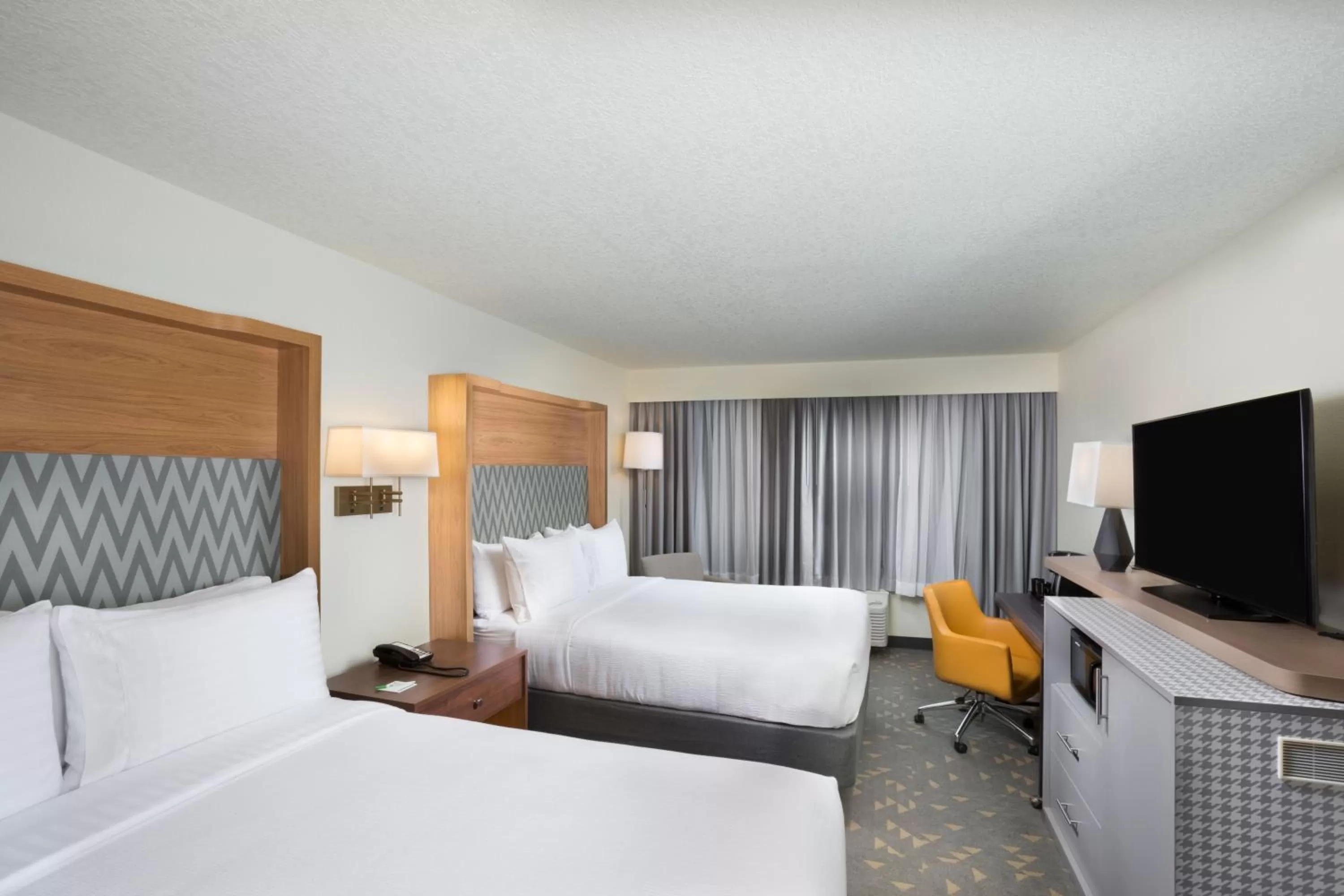 Queen Room with Two Queen Beds and Mountain View - Non-Smoking in Holiday Inn Asheville East-Blue Ridge Pkwy by IHG