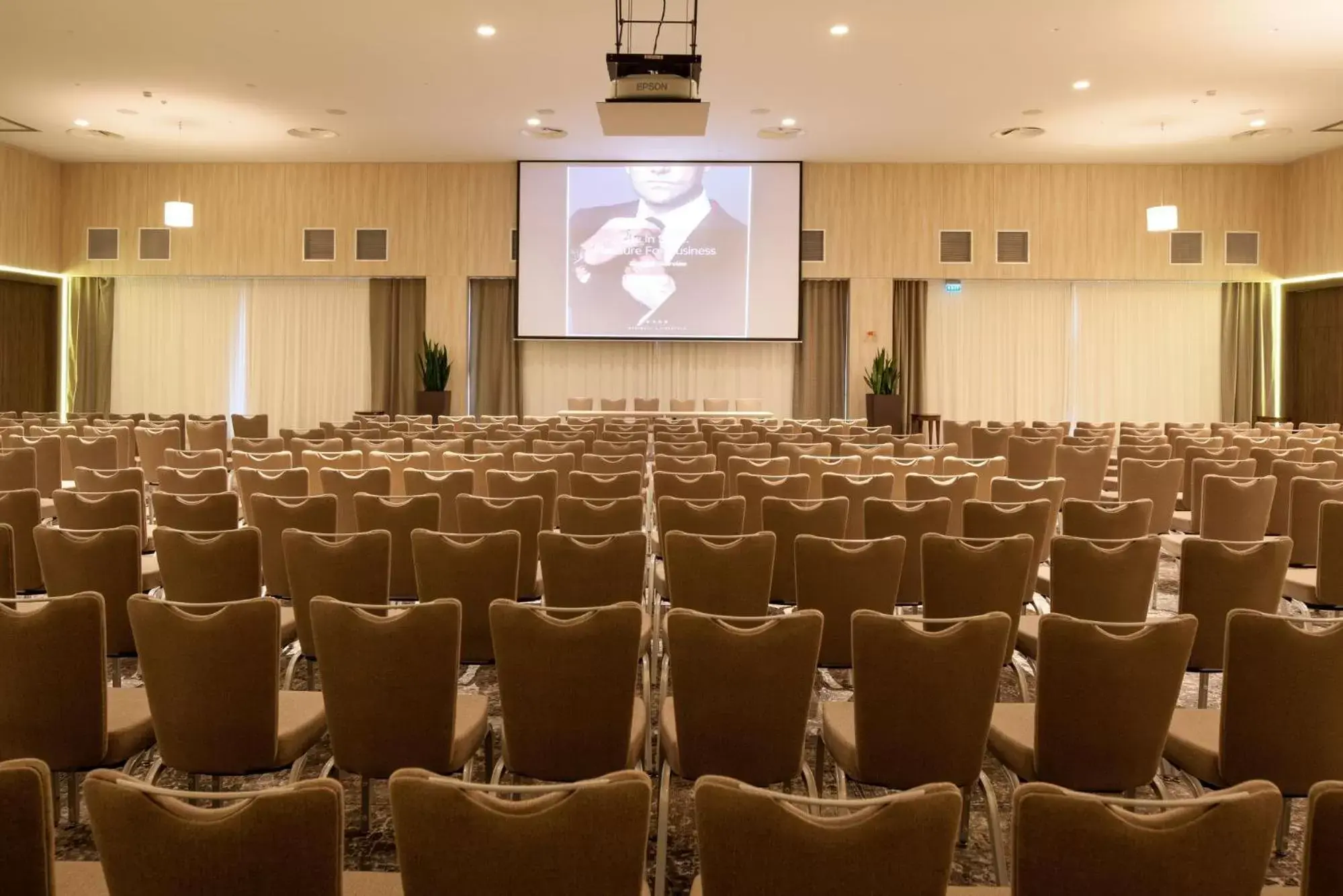 Meeting/conference room in Kronwell Brasov Hotel