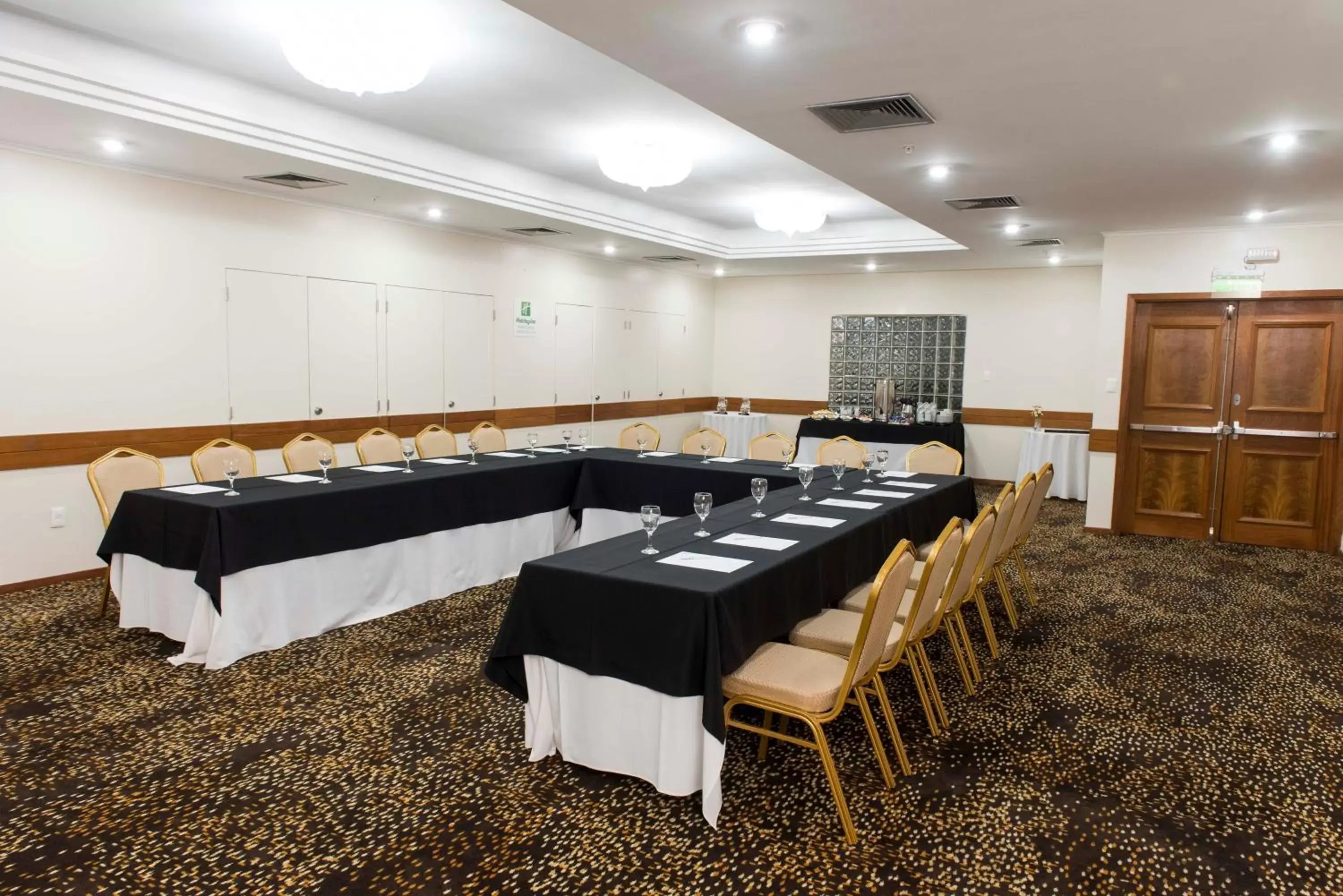 Meeting/conference room in Holiday Inn Montevideo, an IHG Hotel
