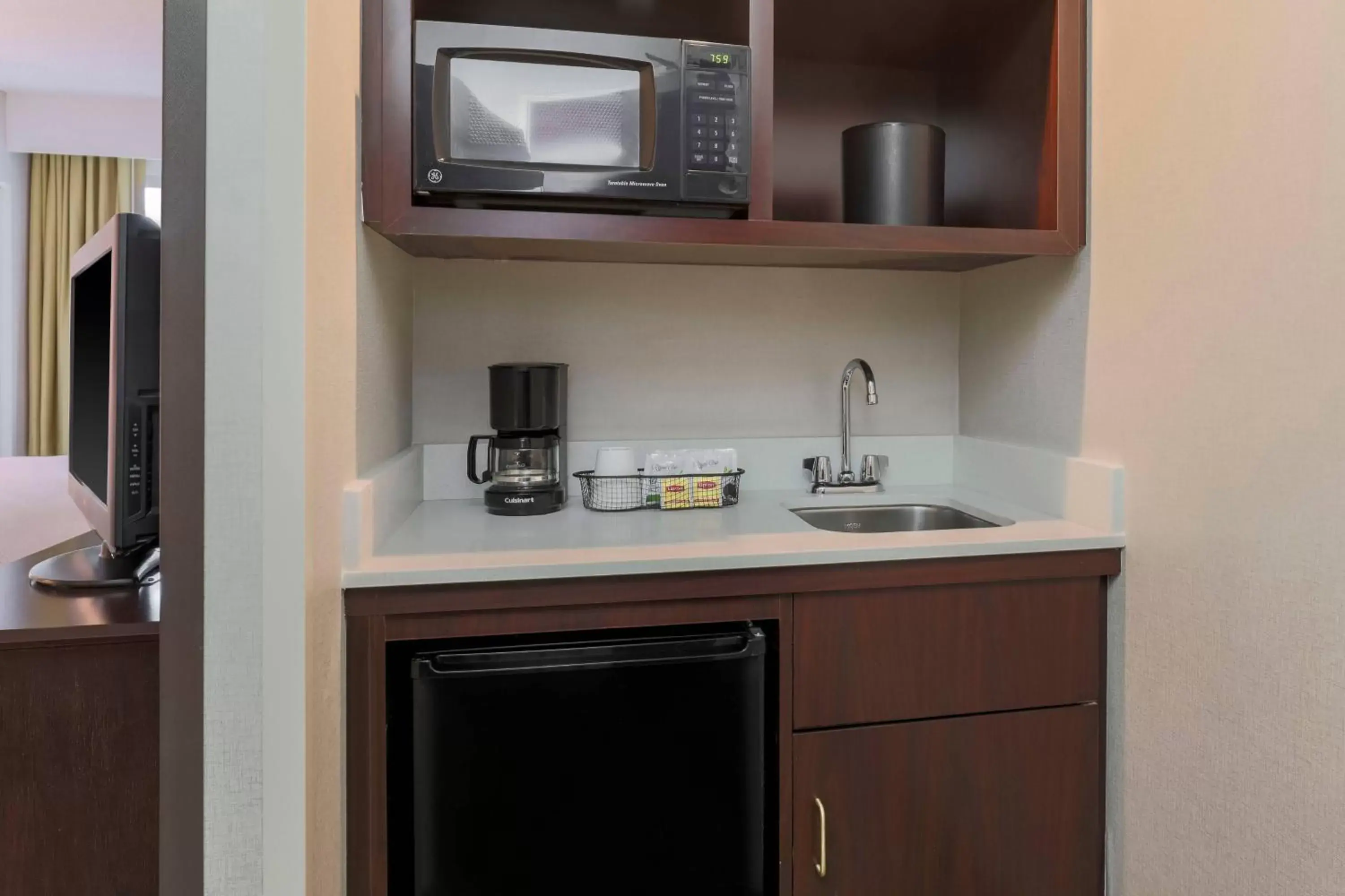 Photo of the whole room, Kitchen/Kitchenette in SpringHill Suites by Marriott Yuma